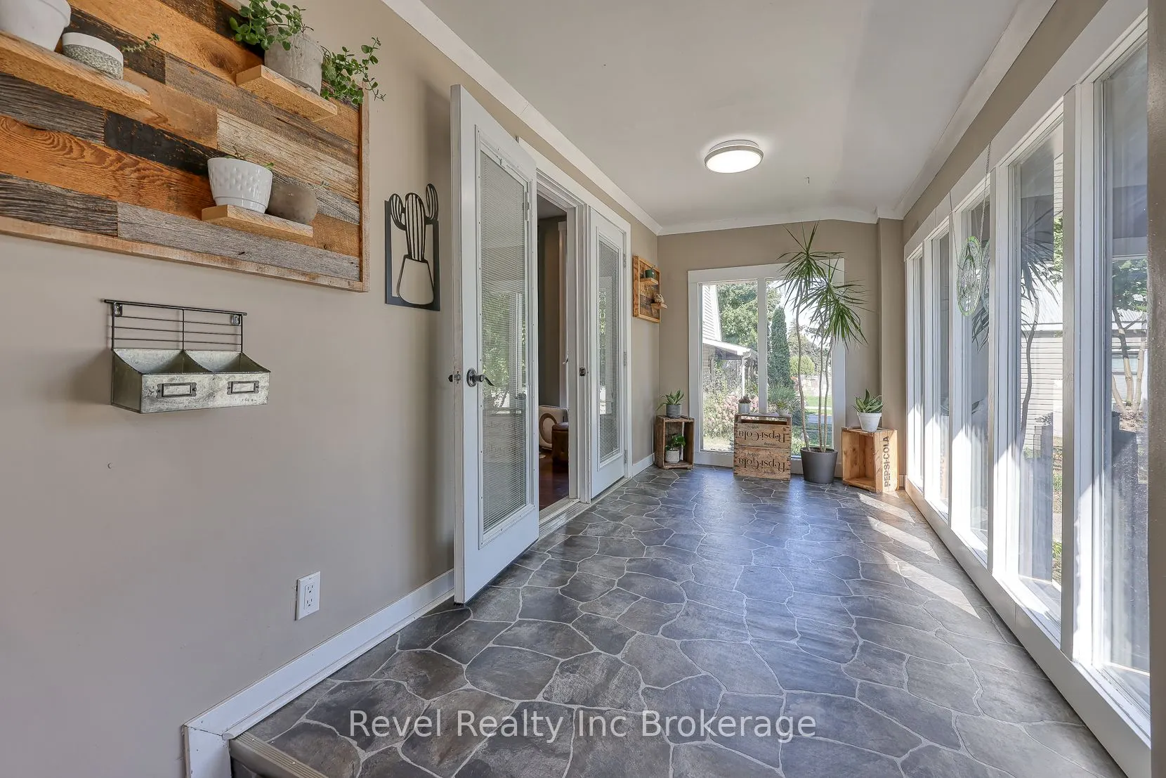 174 Delatre Street W