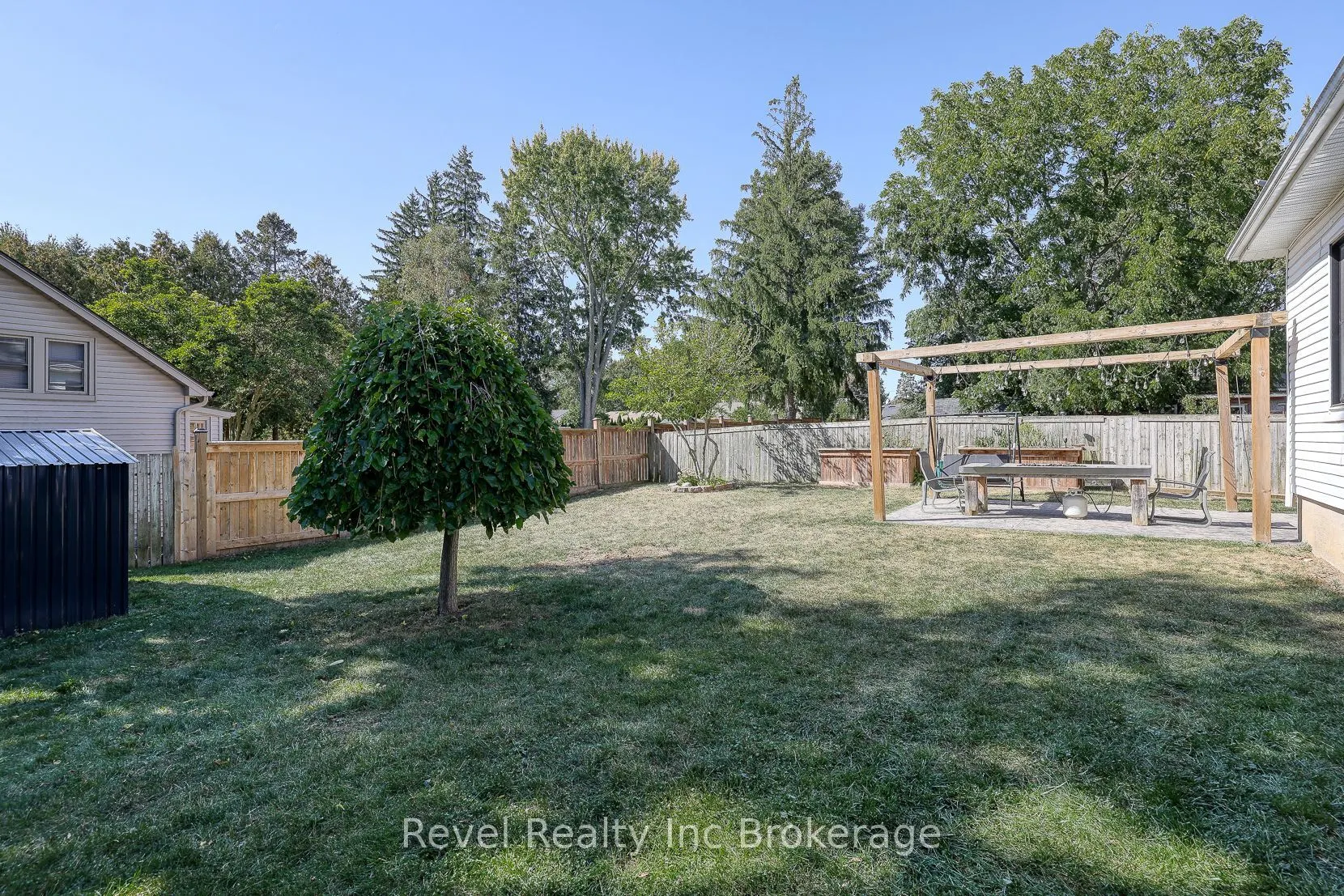 174 Delatre Street W