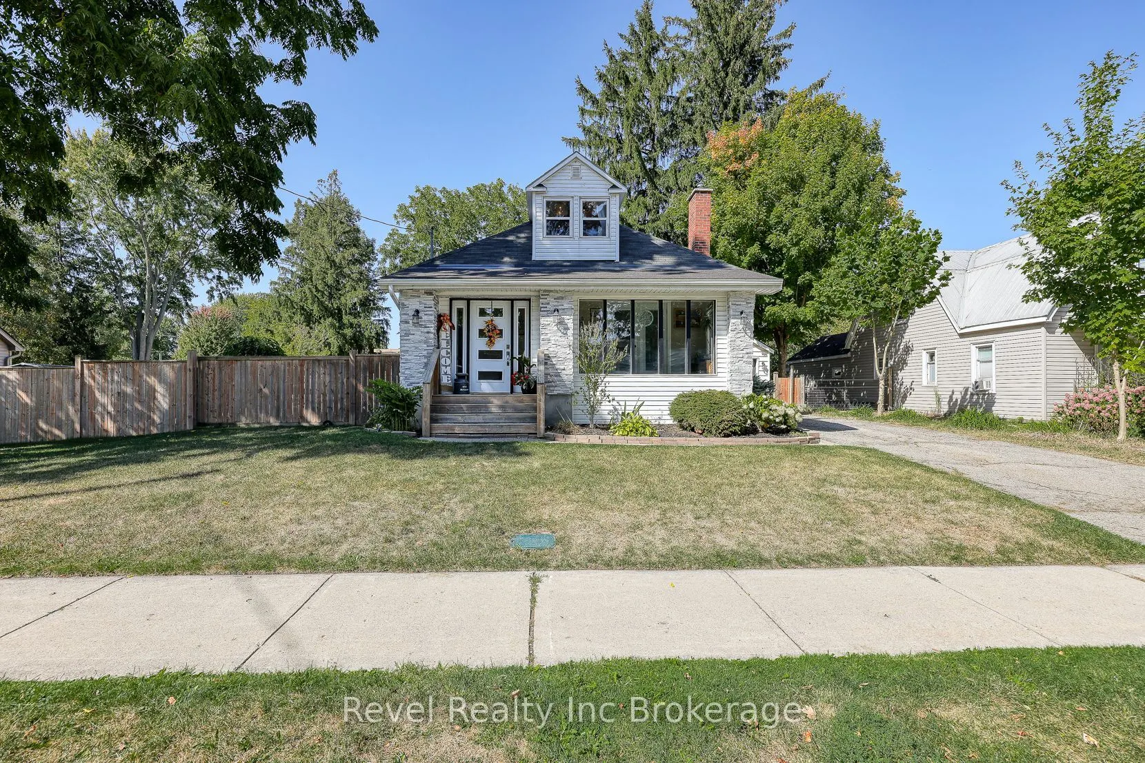 174 Delatre Street W