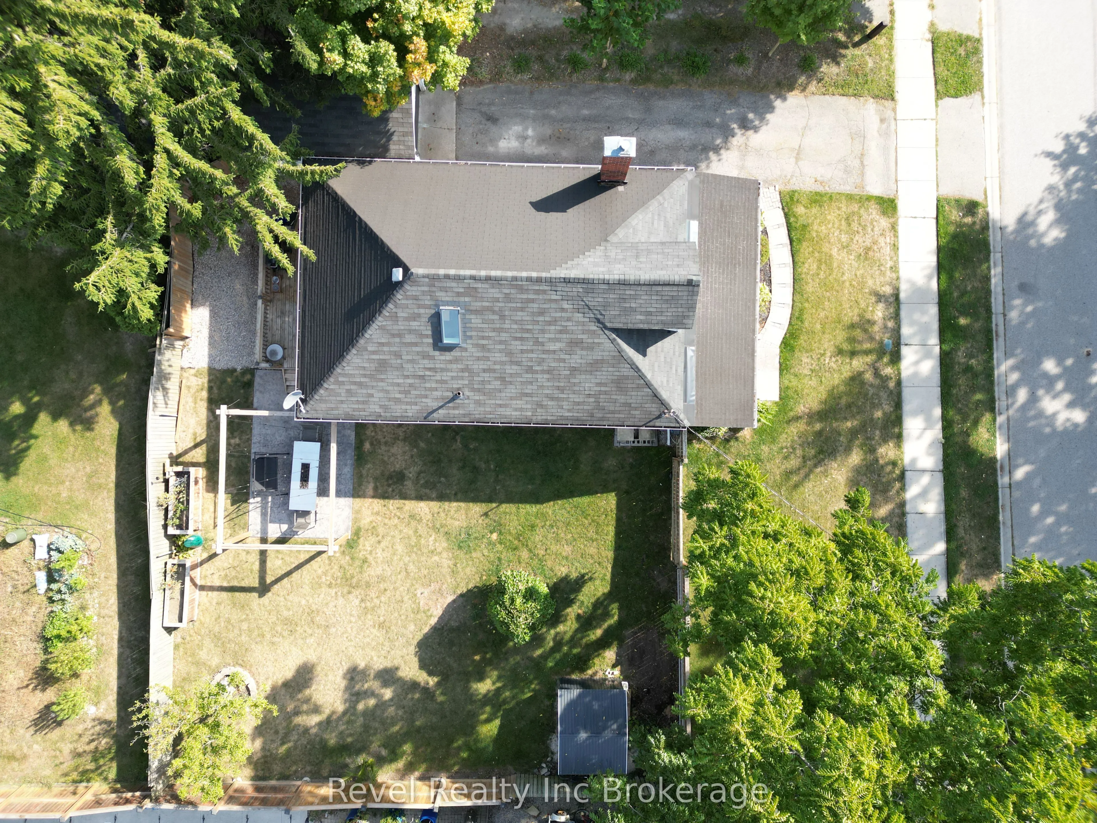 174 Delatre Street W