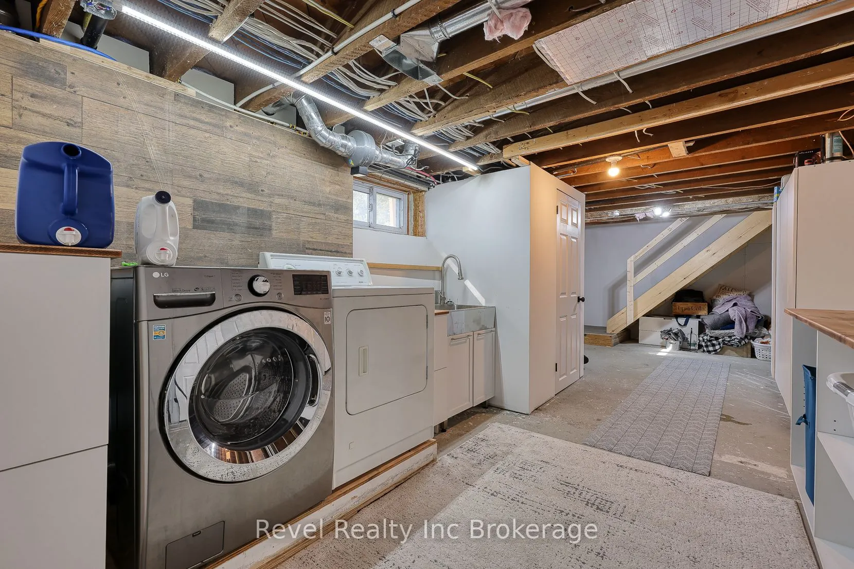 174 Delatre Street W