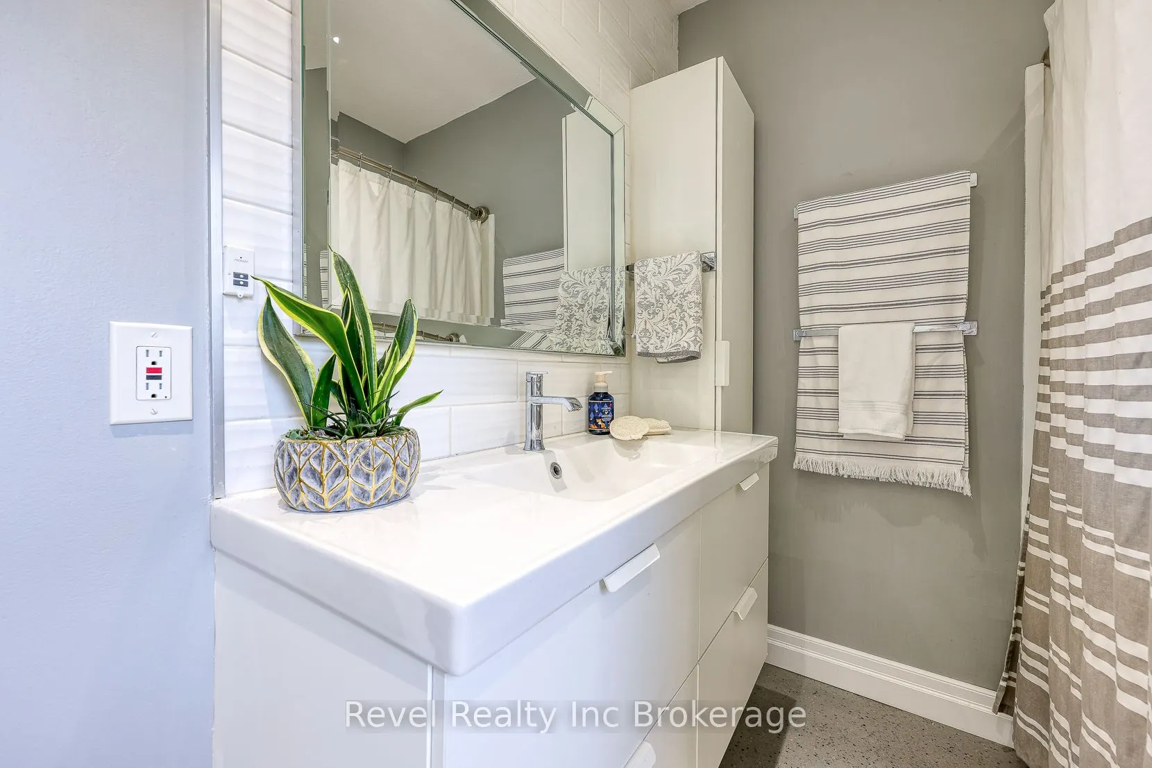 174 Delatre Street W