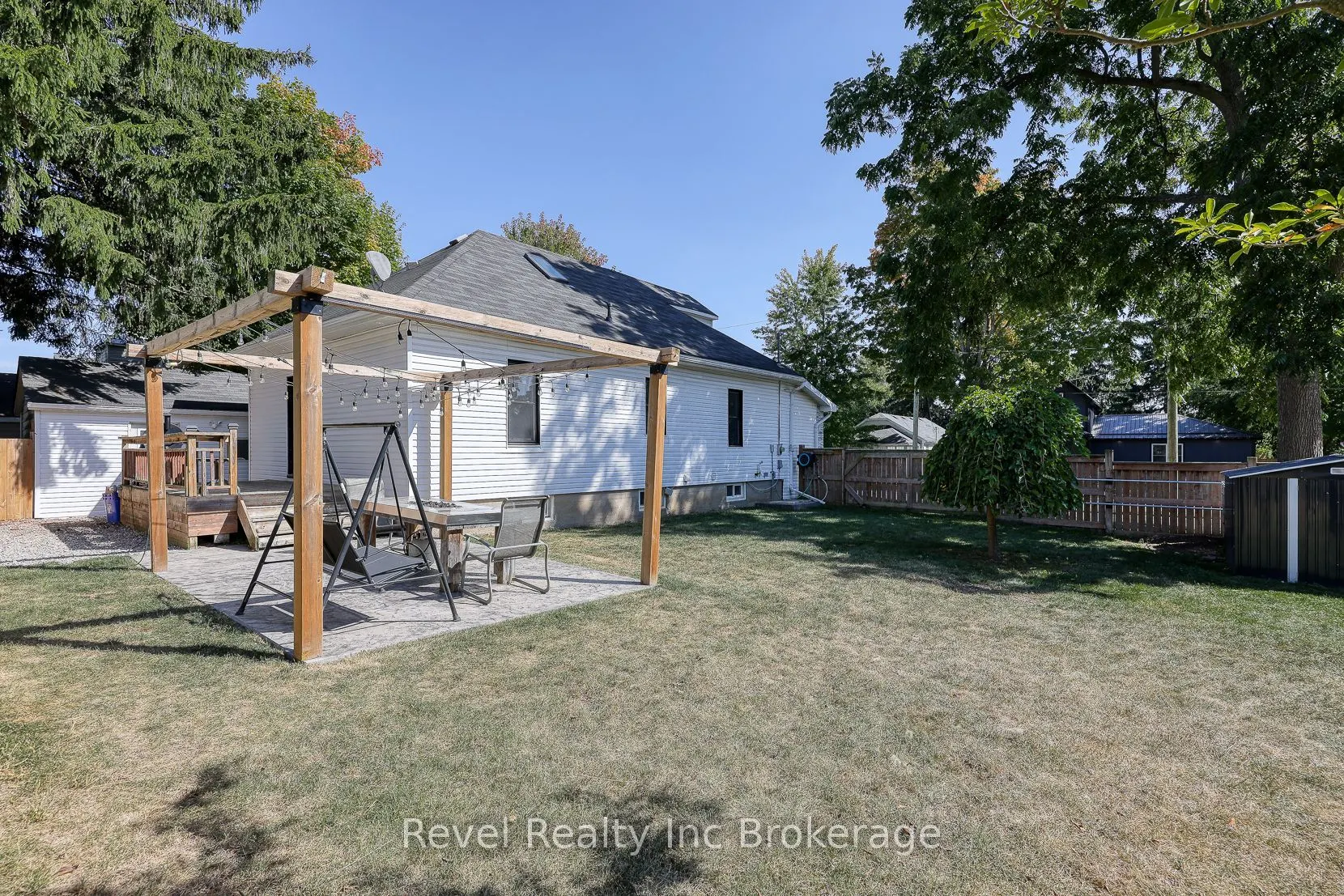 174 Delatre Street W