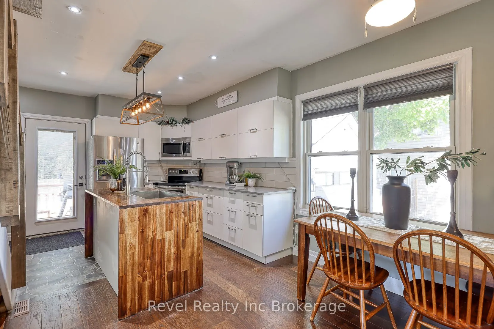 174 Delatre Street W