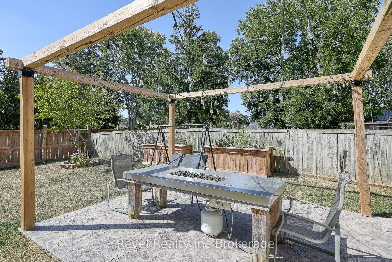 174 Delatre Street W