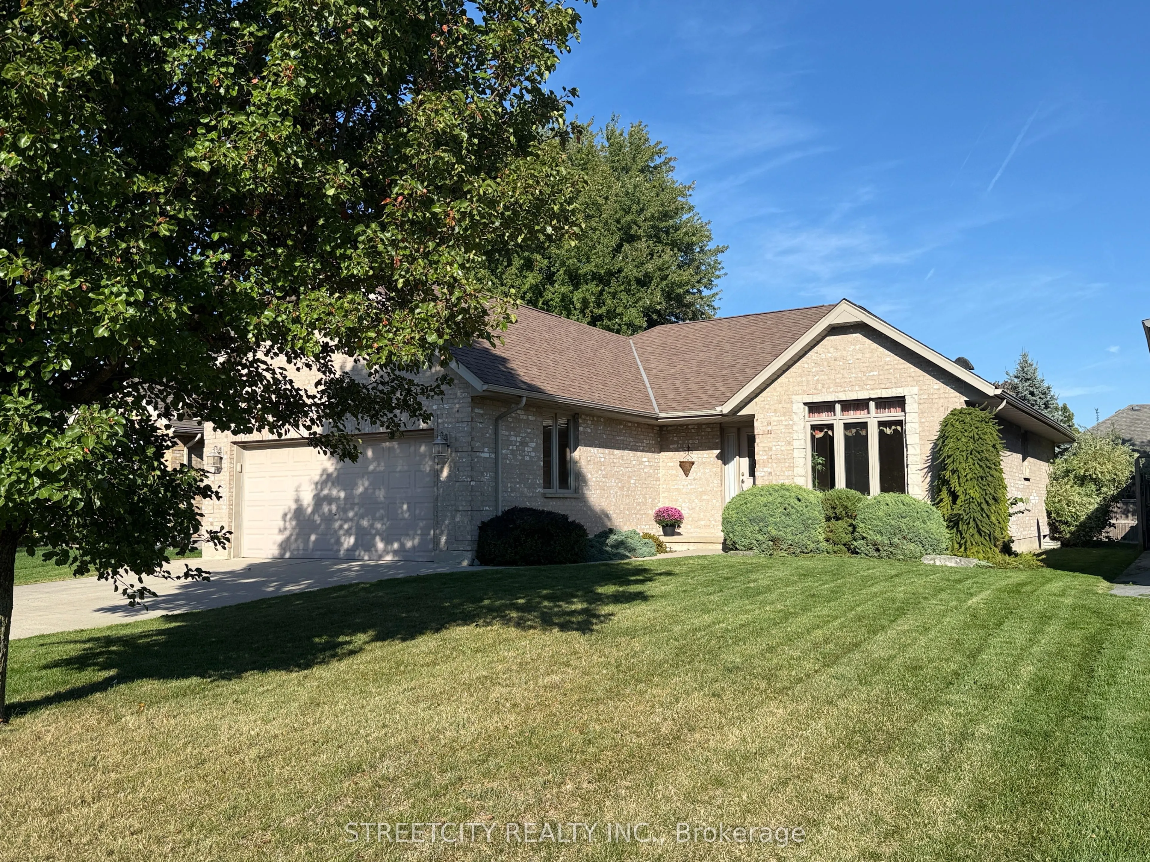126 STATHIS Boulevard
