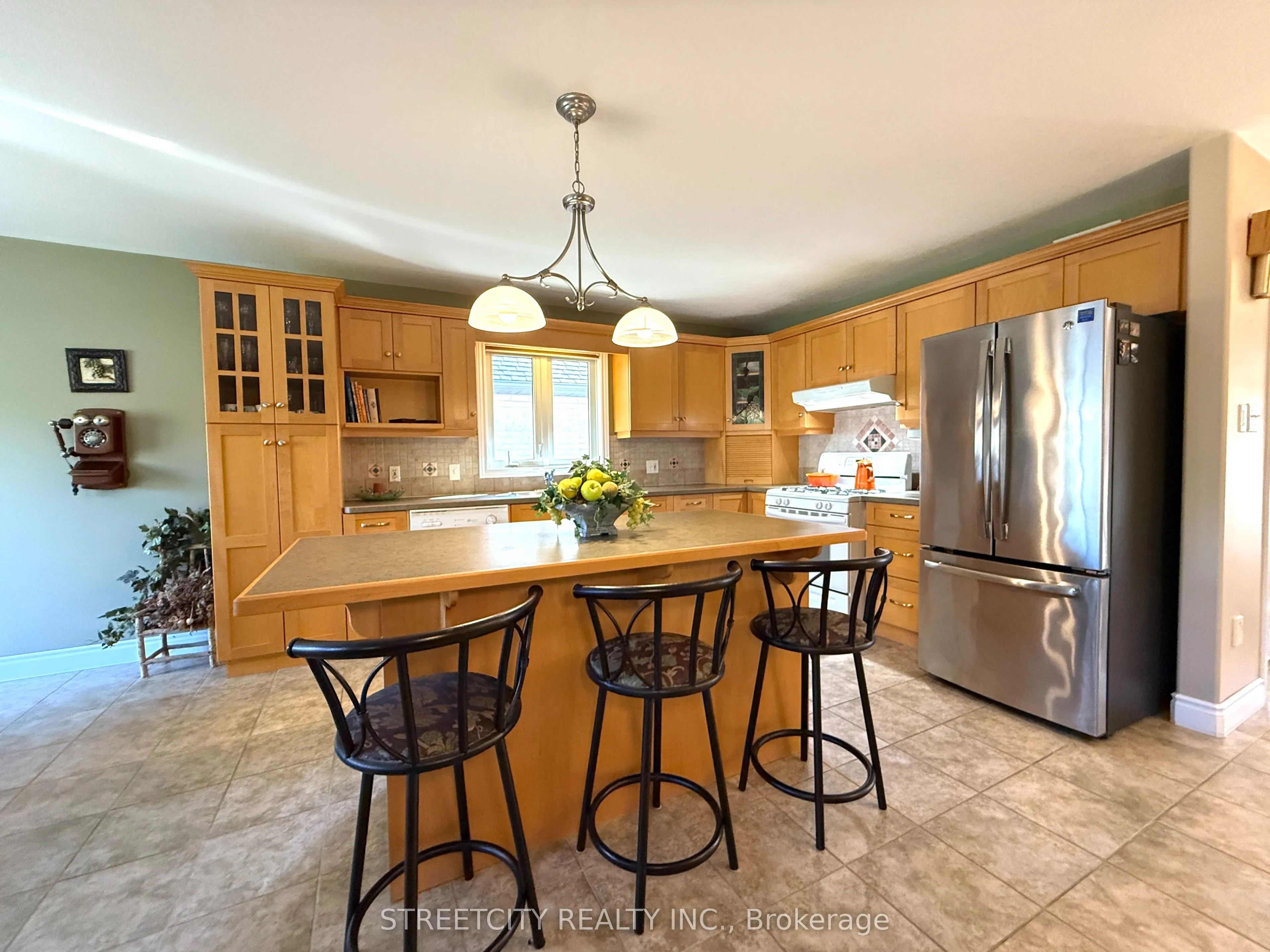 126 STATHIS Boulevard