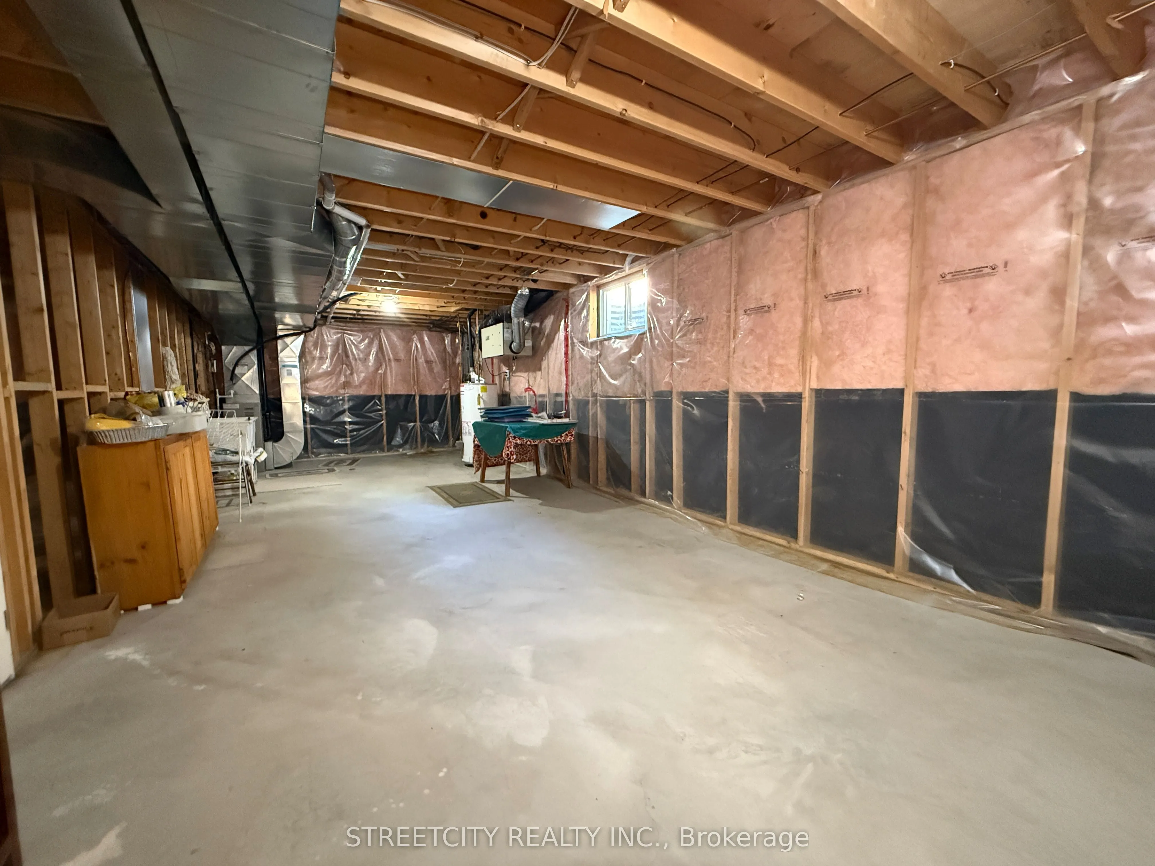 126 STATHIS Boulevard