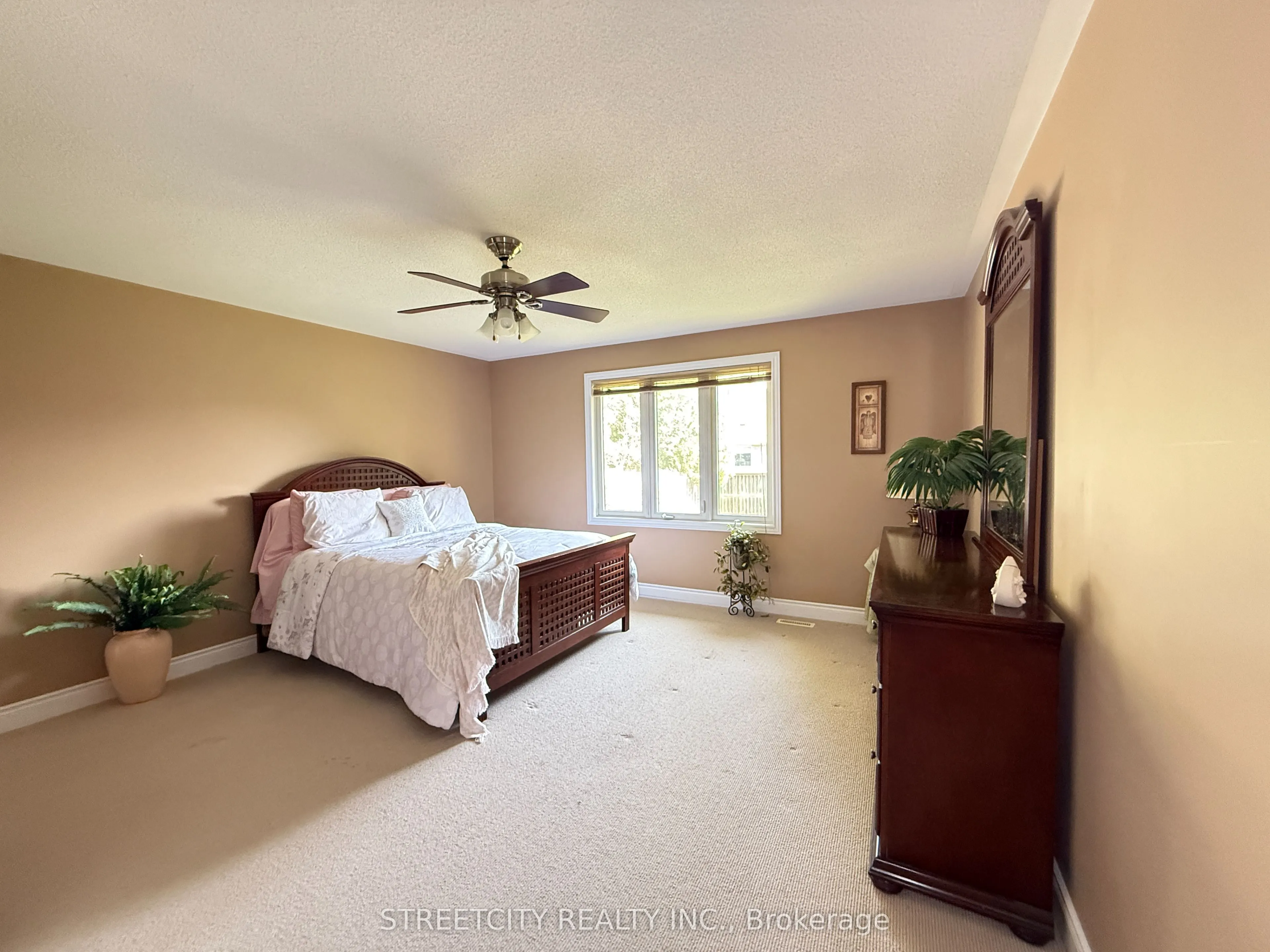 126 STATHIS Boulevard