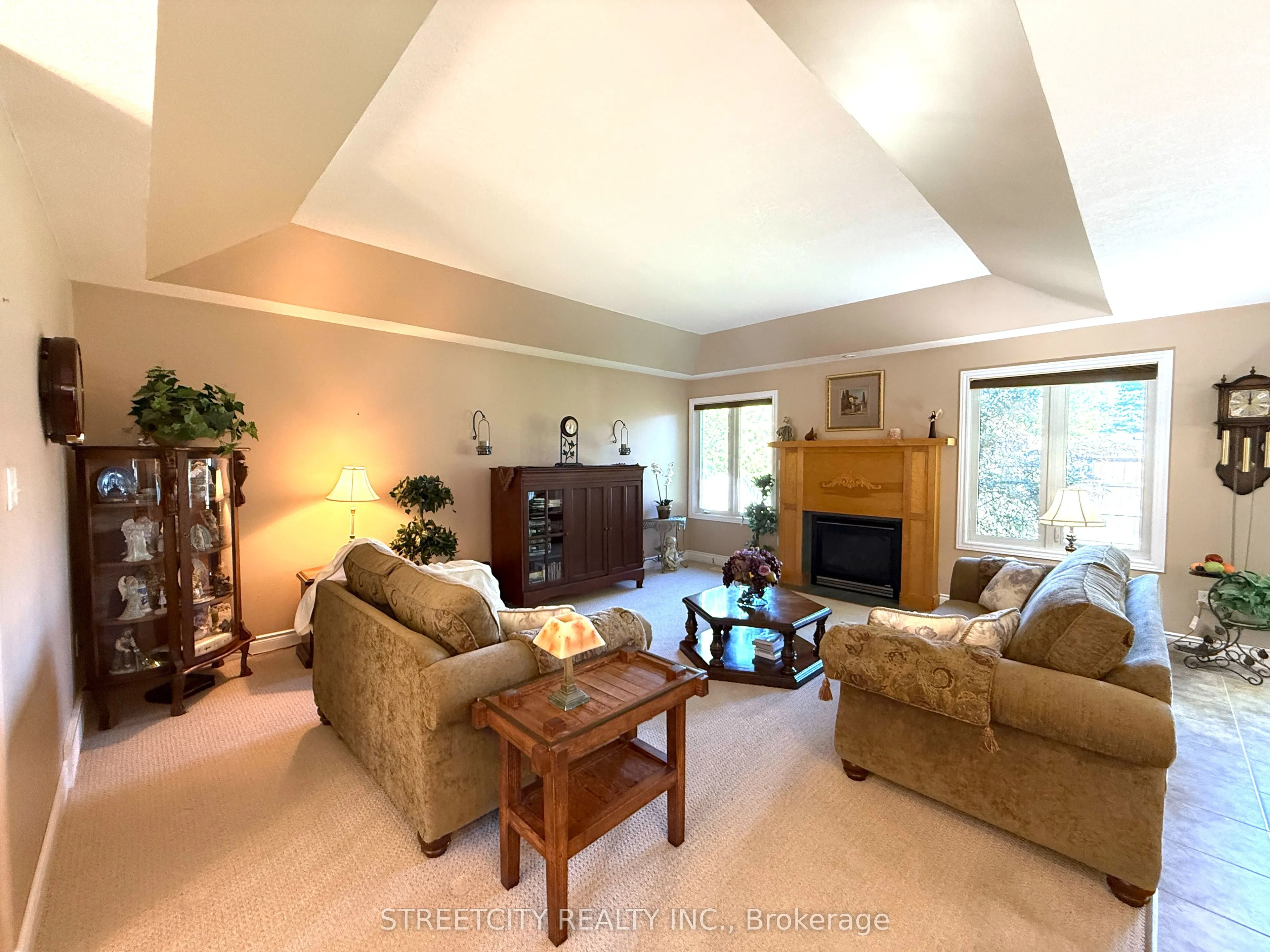 126 STATHIS Boulevard