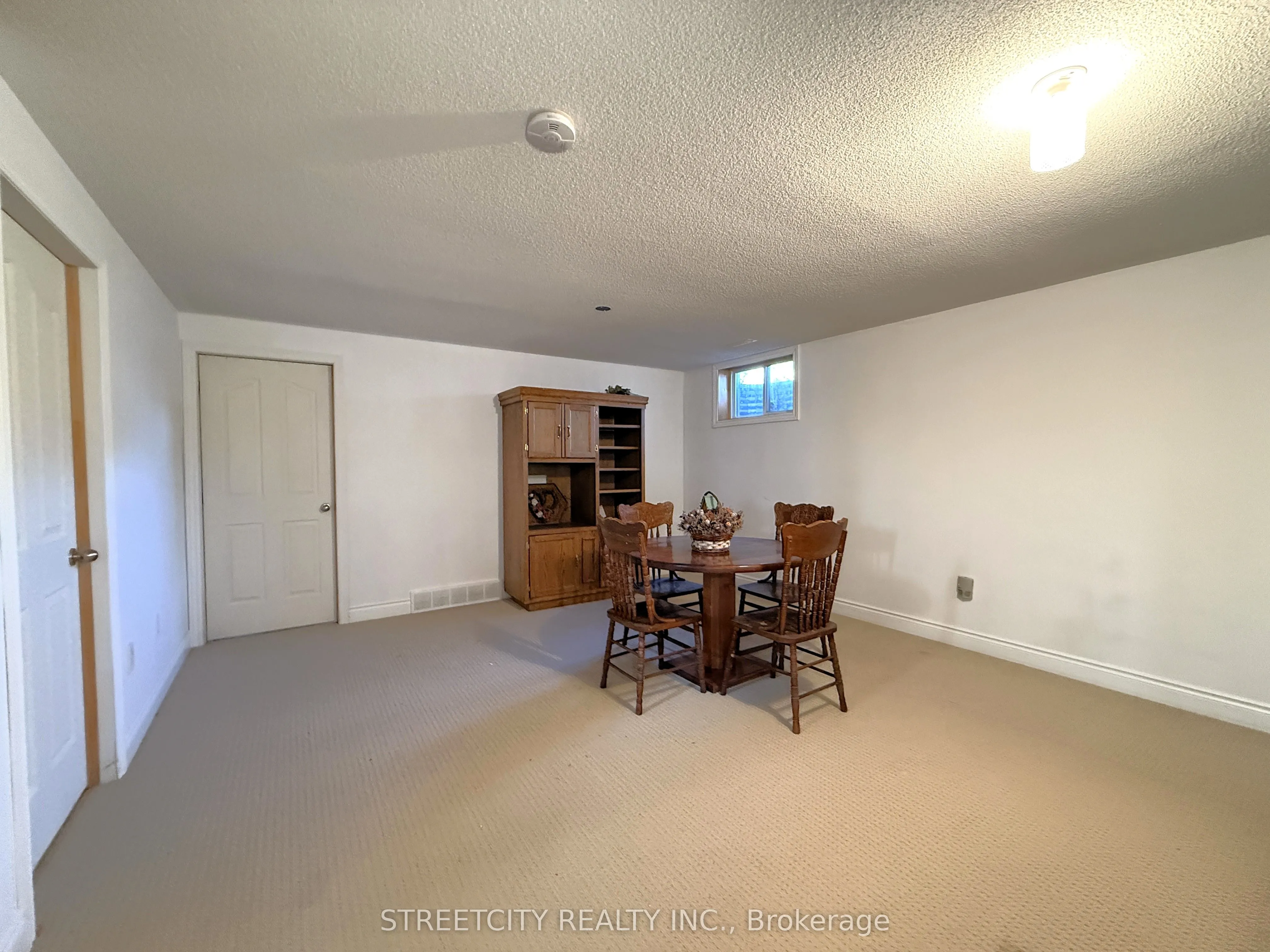 126 STATHIS Boulevard