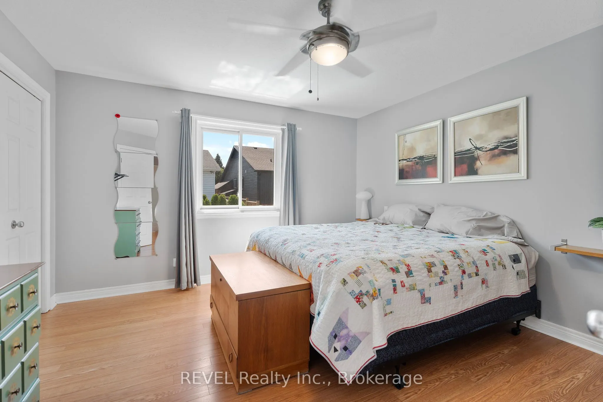 8116 WOODSVIEW Crescent