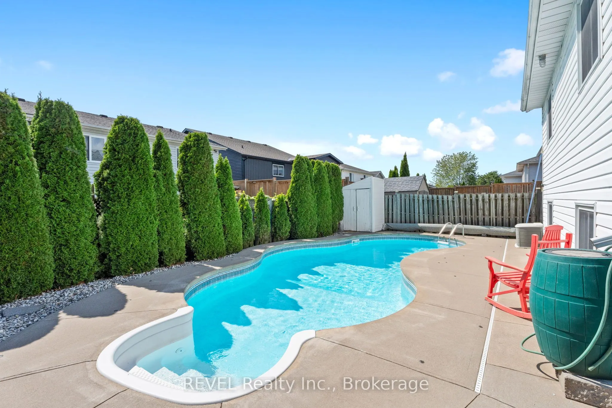 8116 WOODSVIEW Crescent
