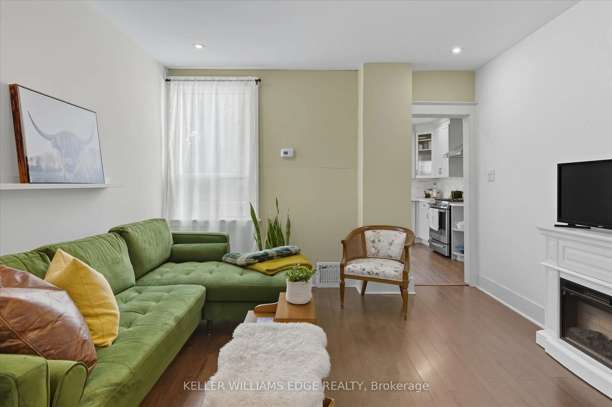 163 Grosvenor Avenue N