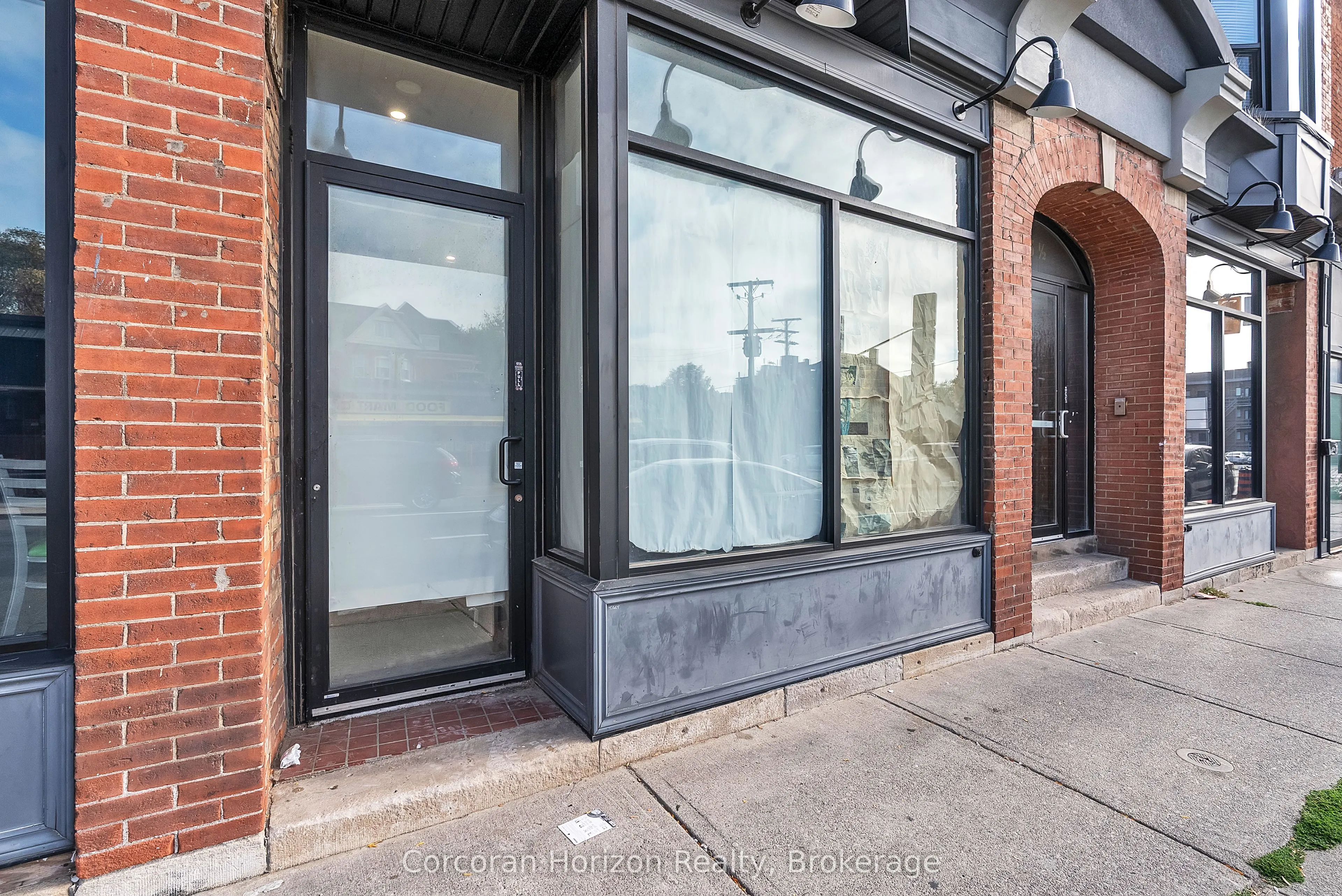 475 KING Street E