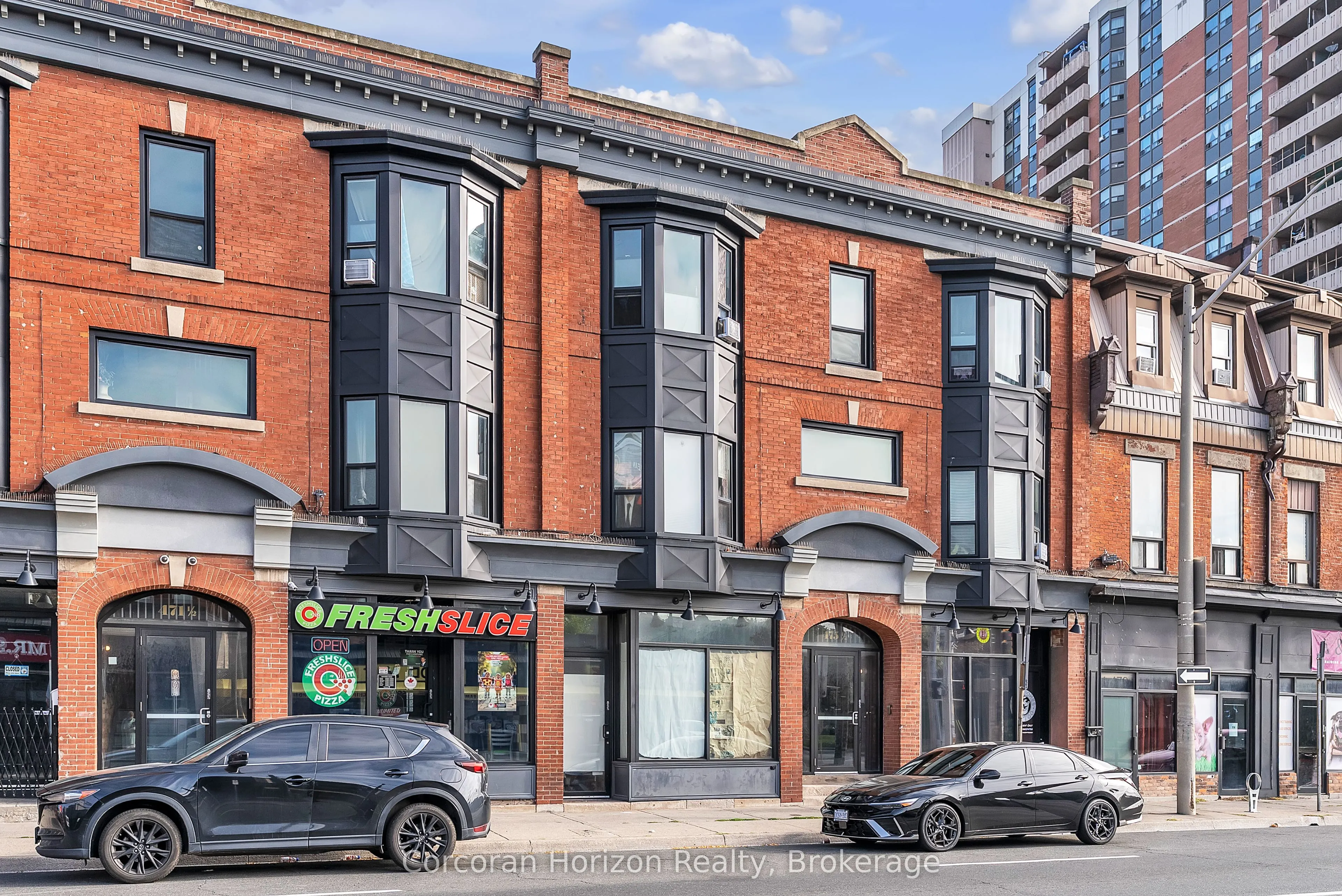 475 KING Street E