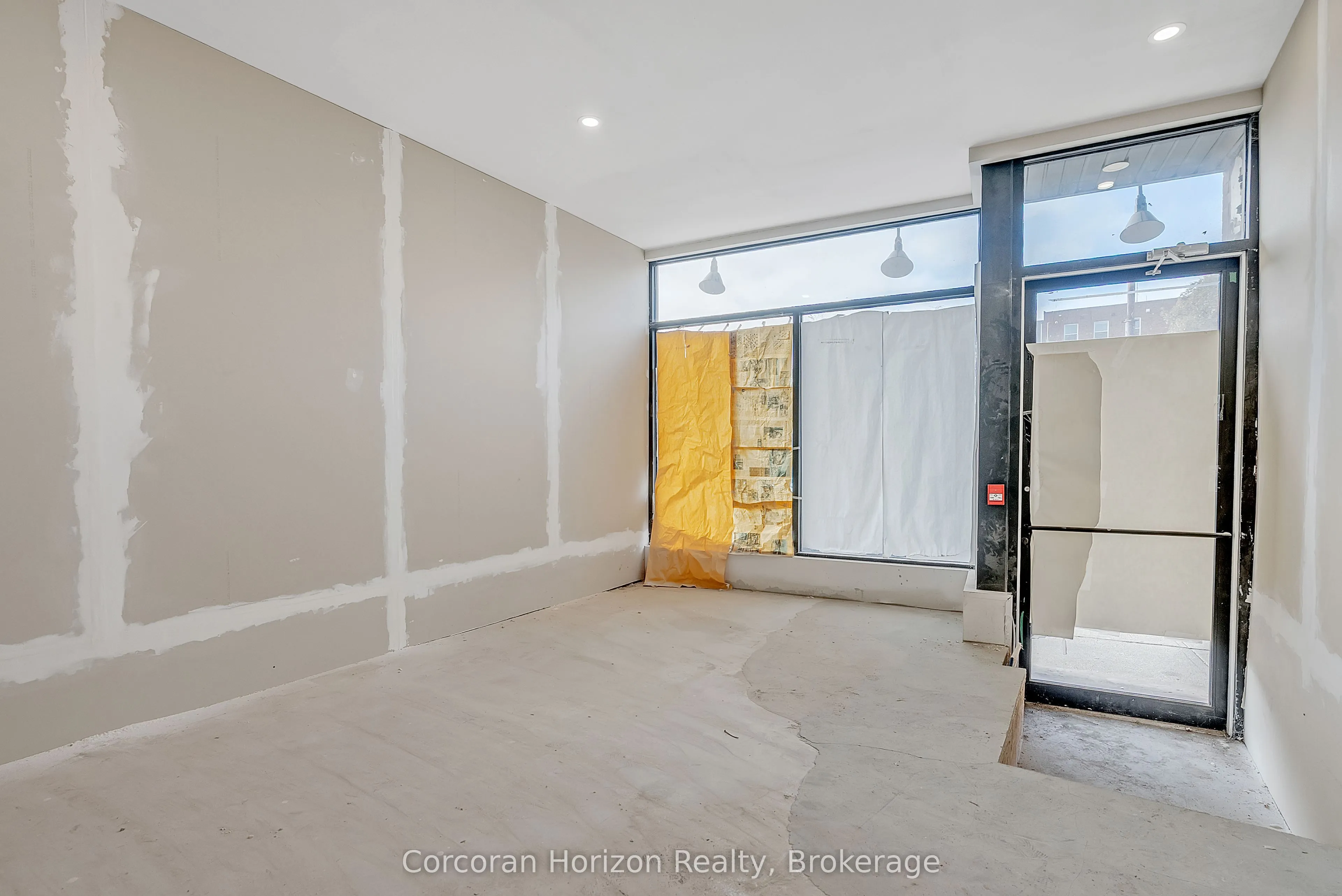 475 KING Street E