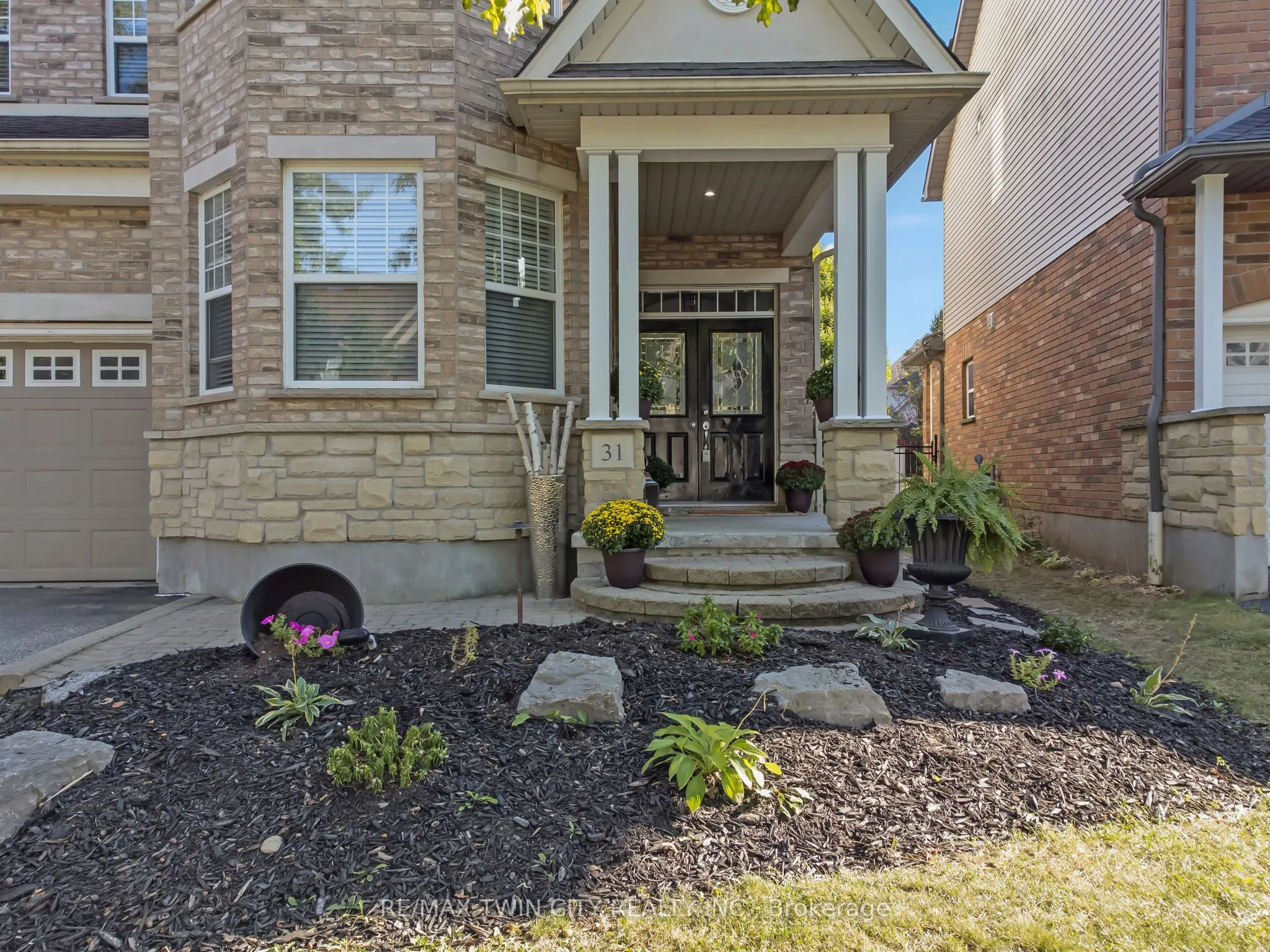 31 Coopershawk Street