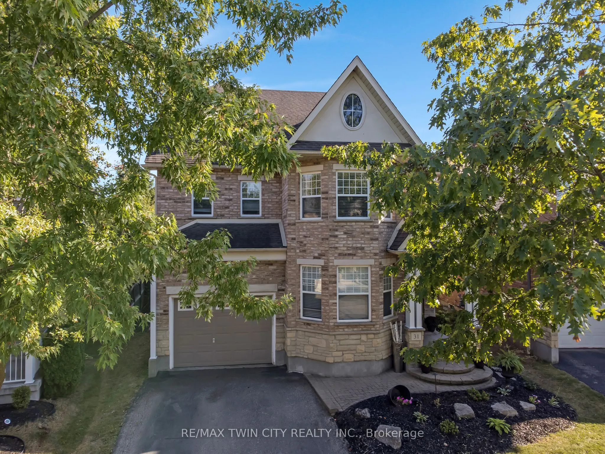 31 Coopershawk Street