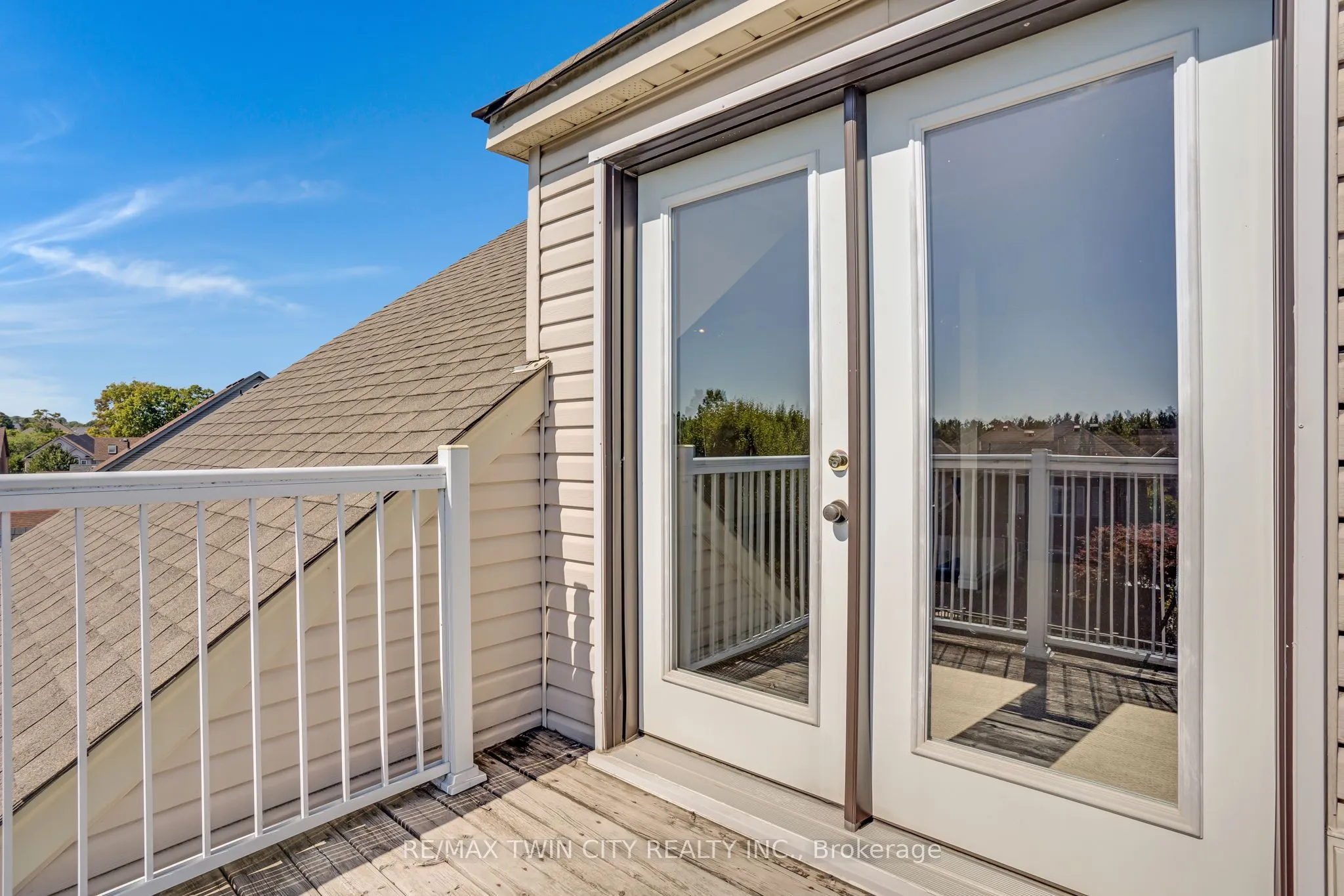 31 Coopershawk Street