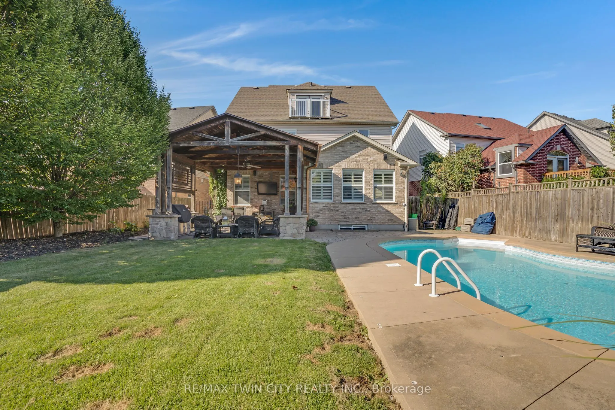 31 Coopershawk Street