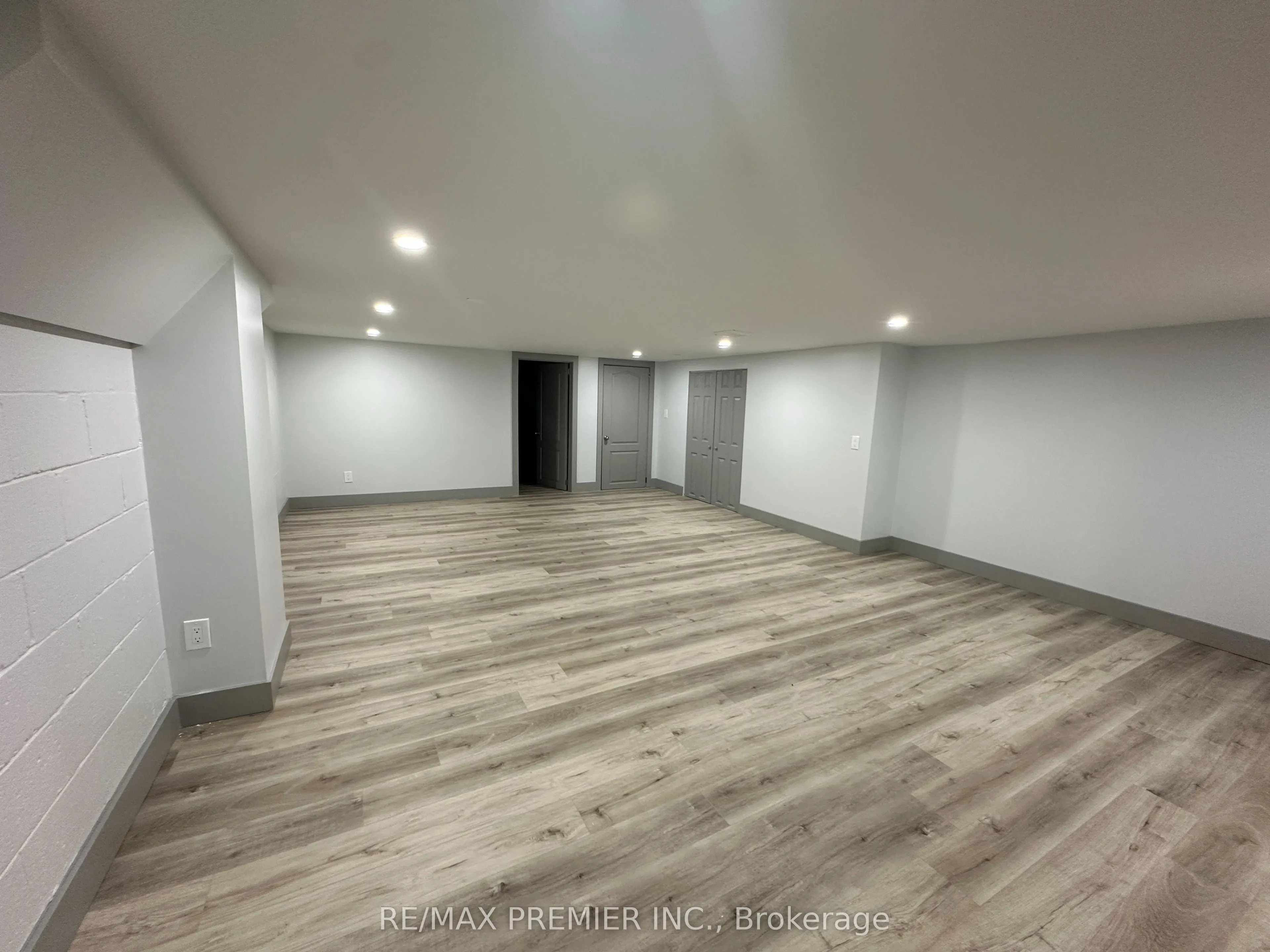 70 King Street E, #L01