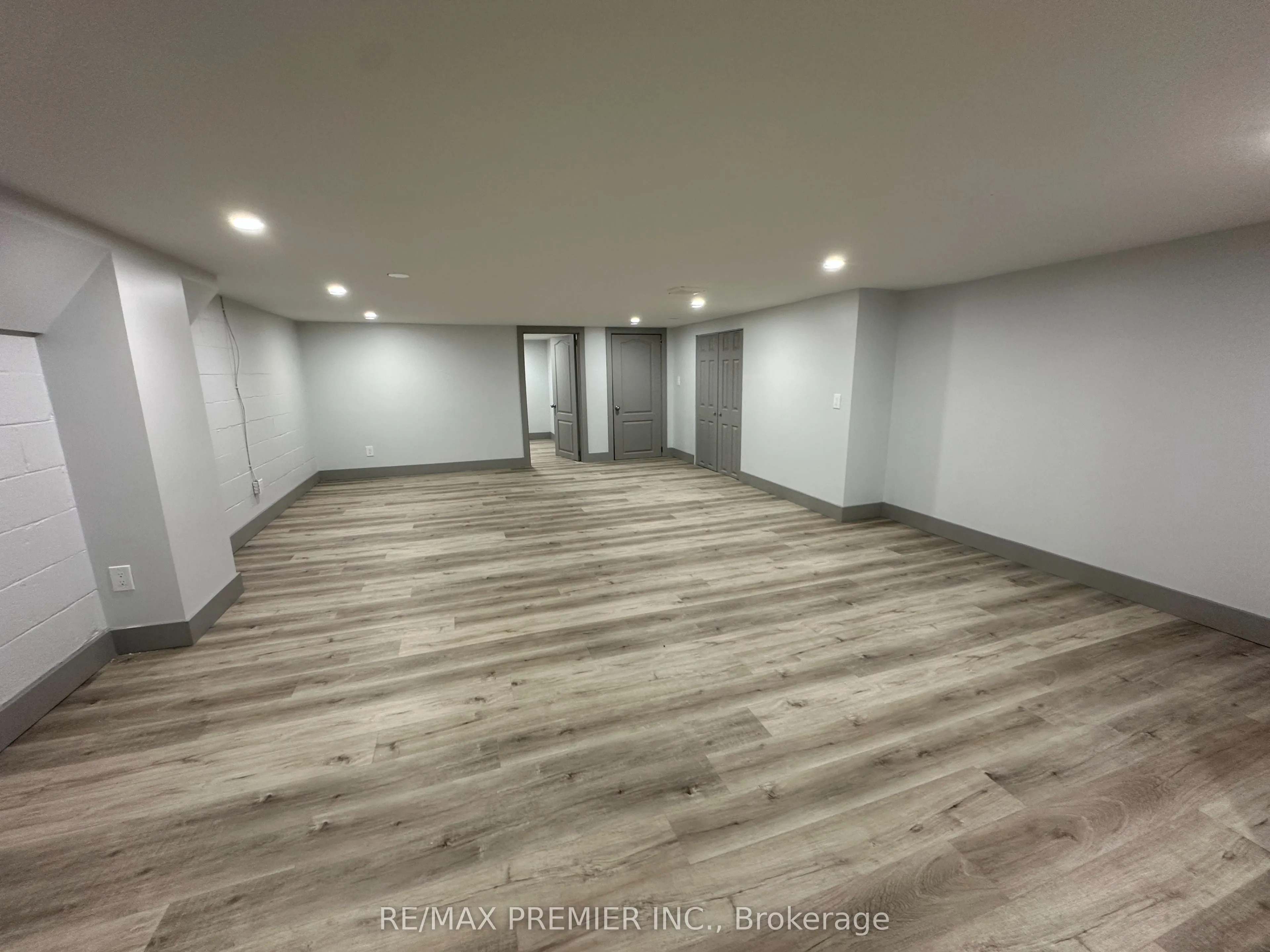 70 King Street E, #L01