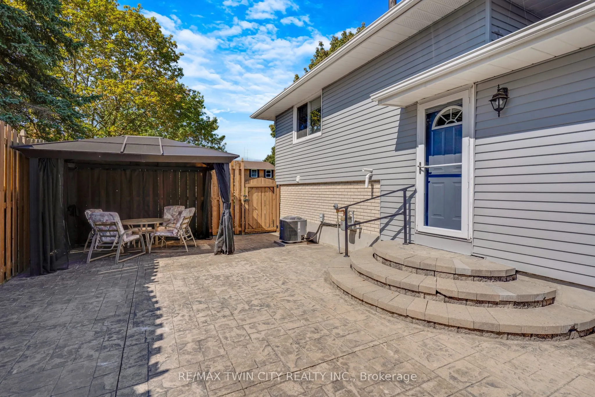 71 Pepperwood Crescent