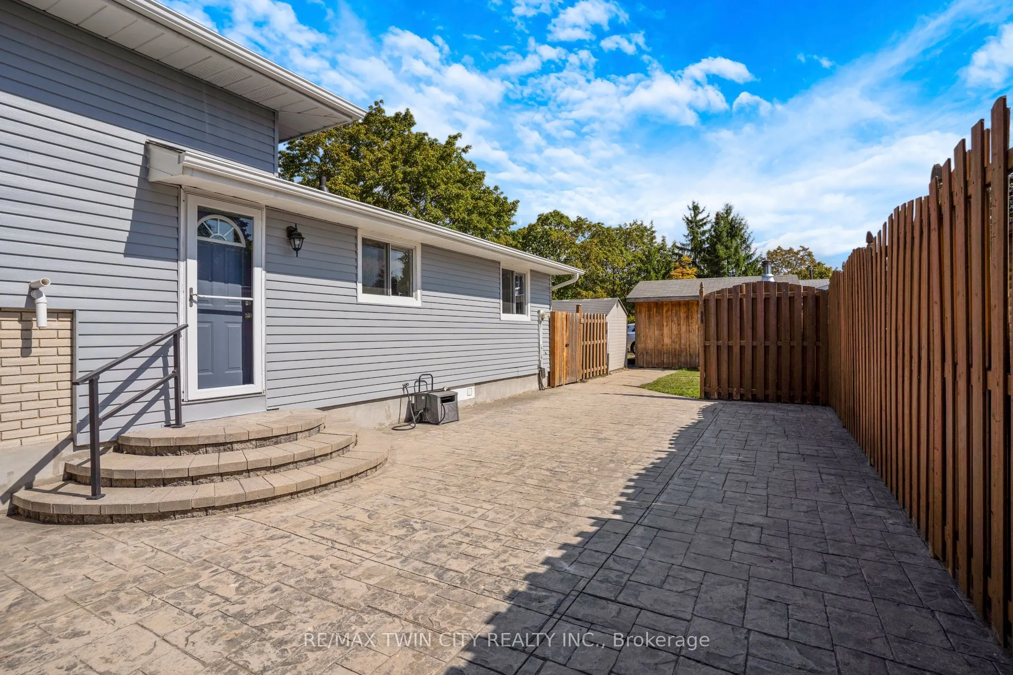 71 Pepperwood Crescent
