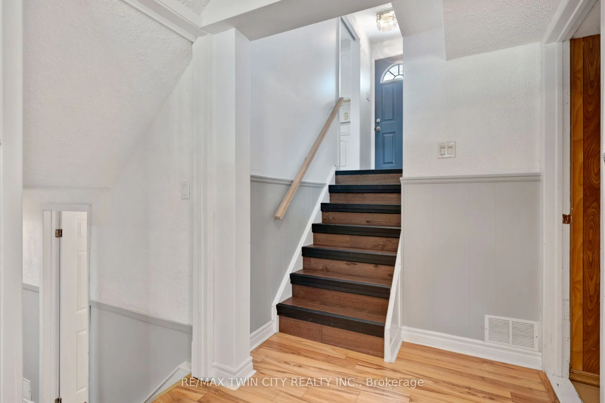 71 Pepperwood Crescent
