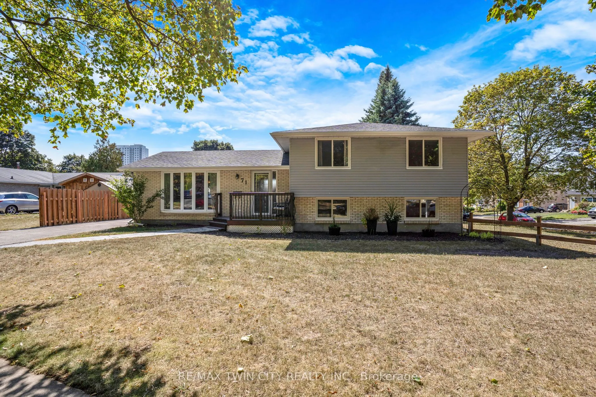 71 Pepperwood Crescent