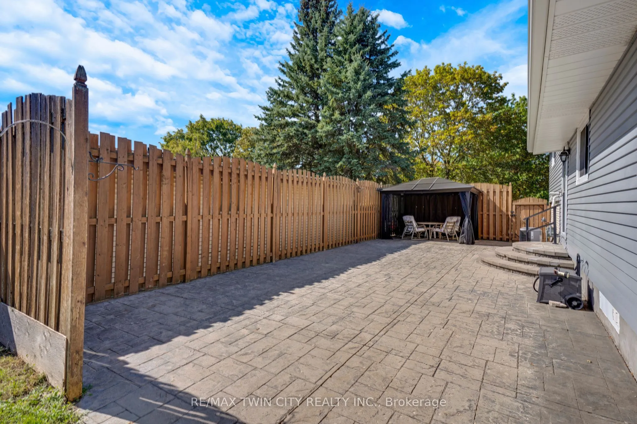 71 Pepperwood Crescent