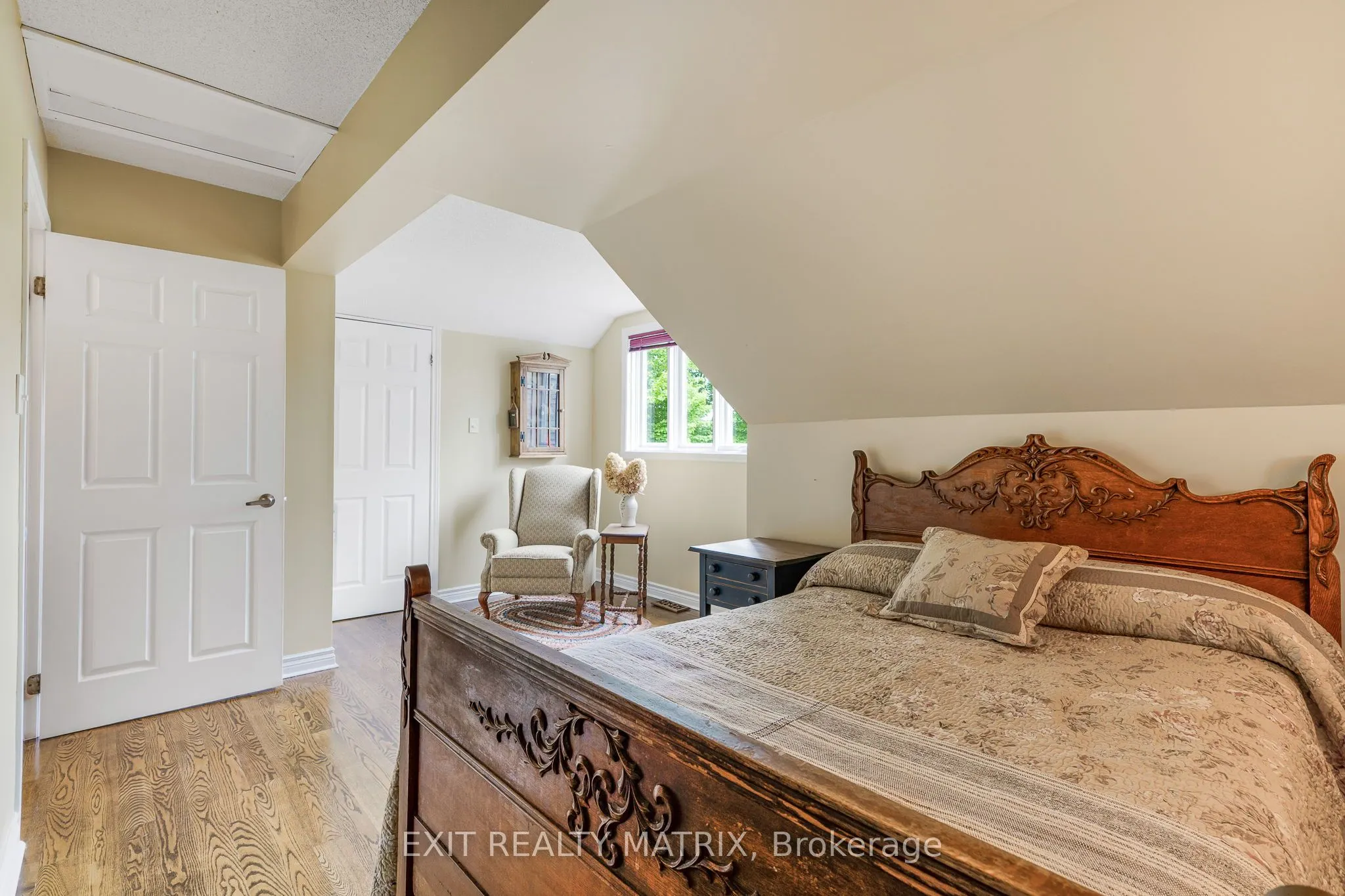 882 Du Castor Road