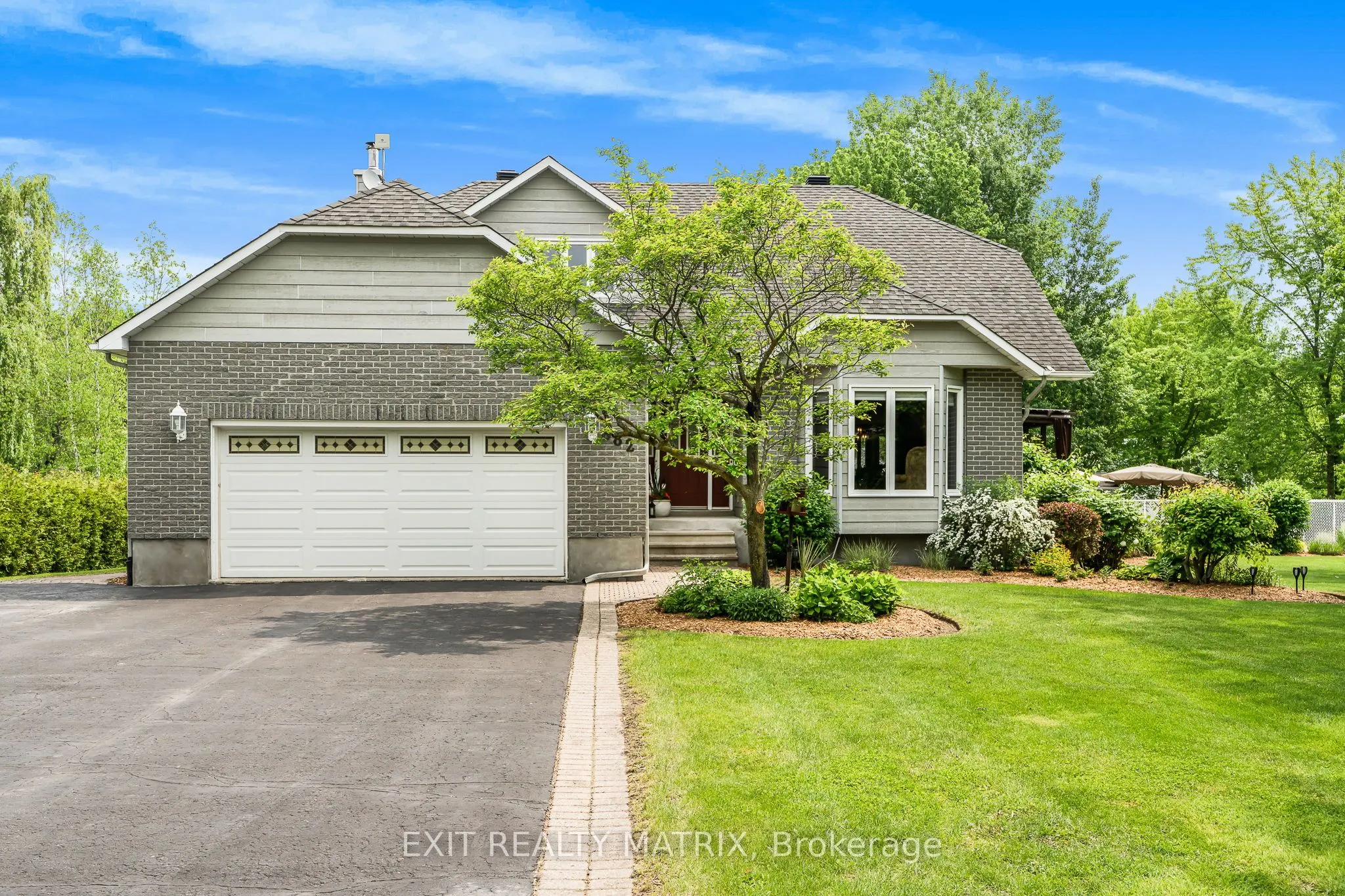 882 Du Castor Road