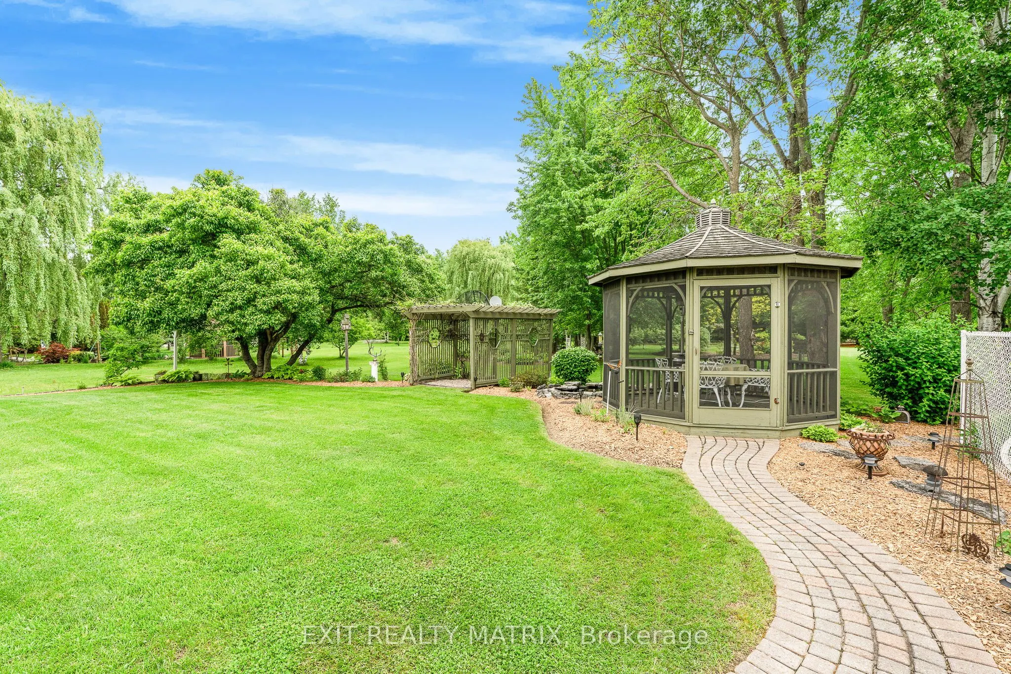 882 Du Castor Road
