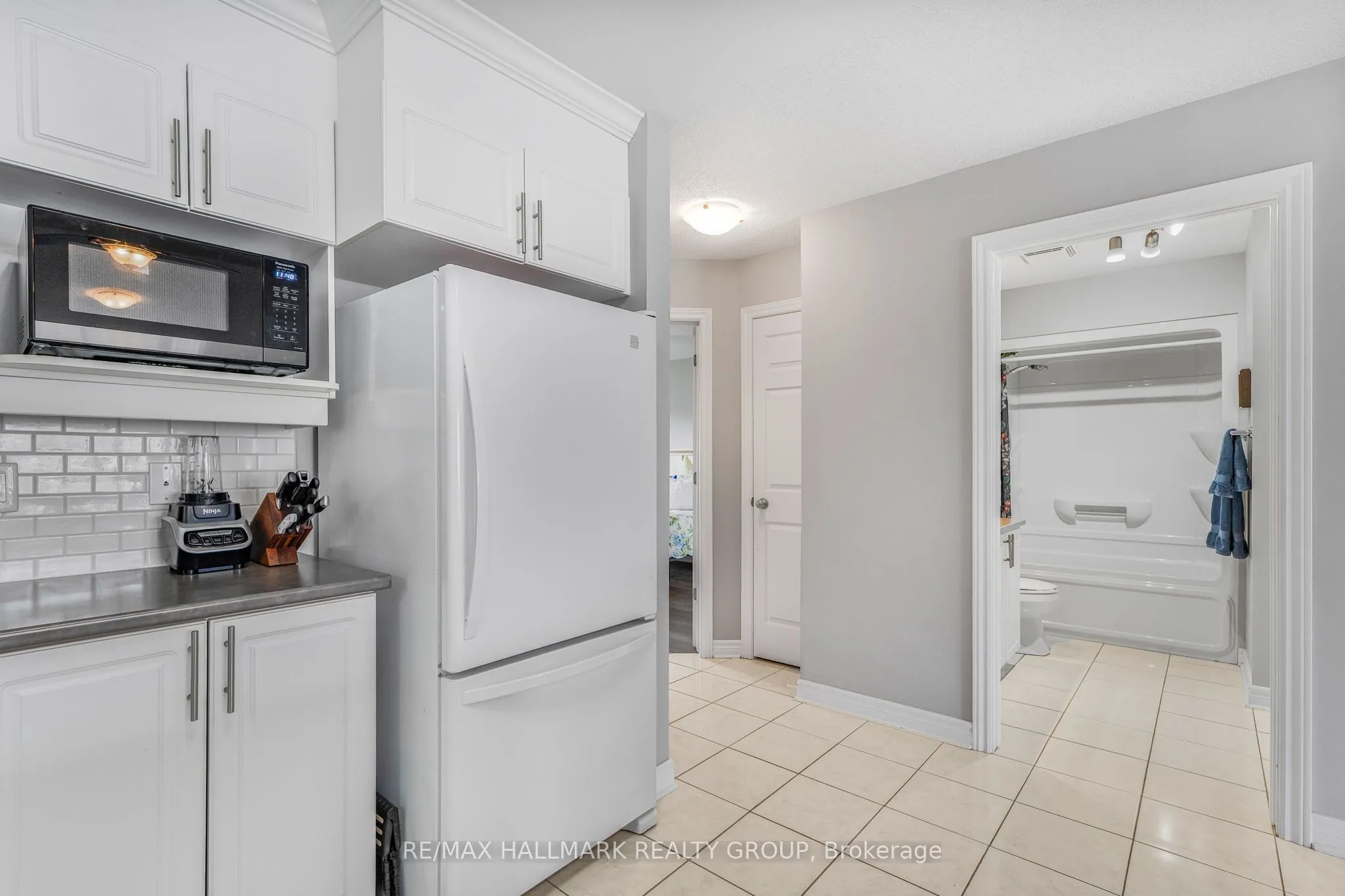 750 ST-JACQUES Street, #202