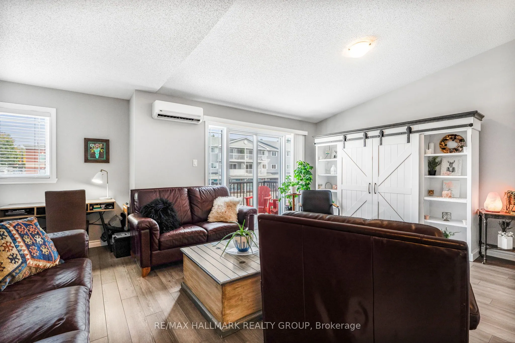 750 ST-JACQUES Street, #202