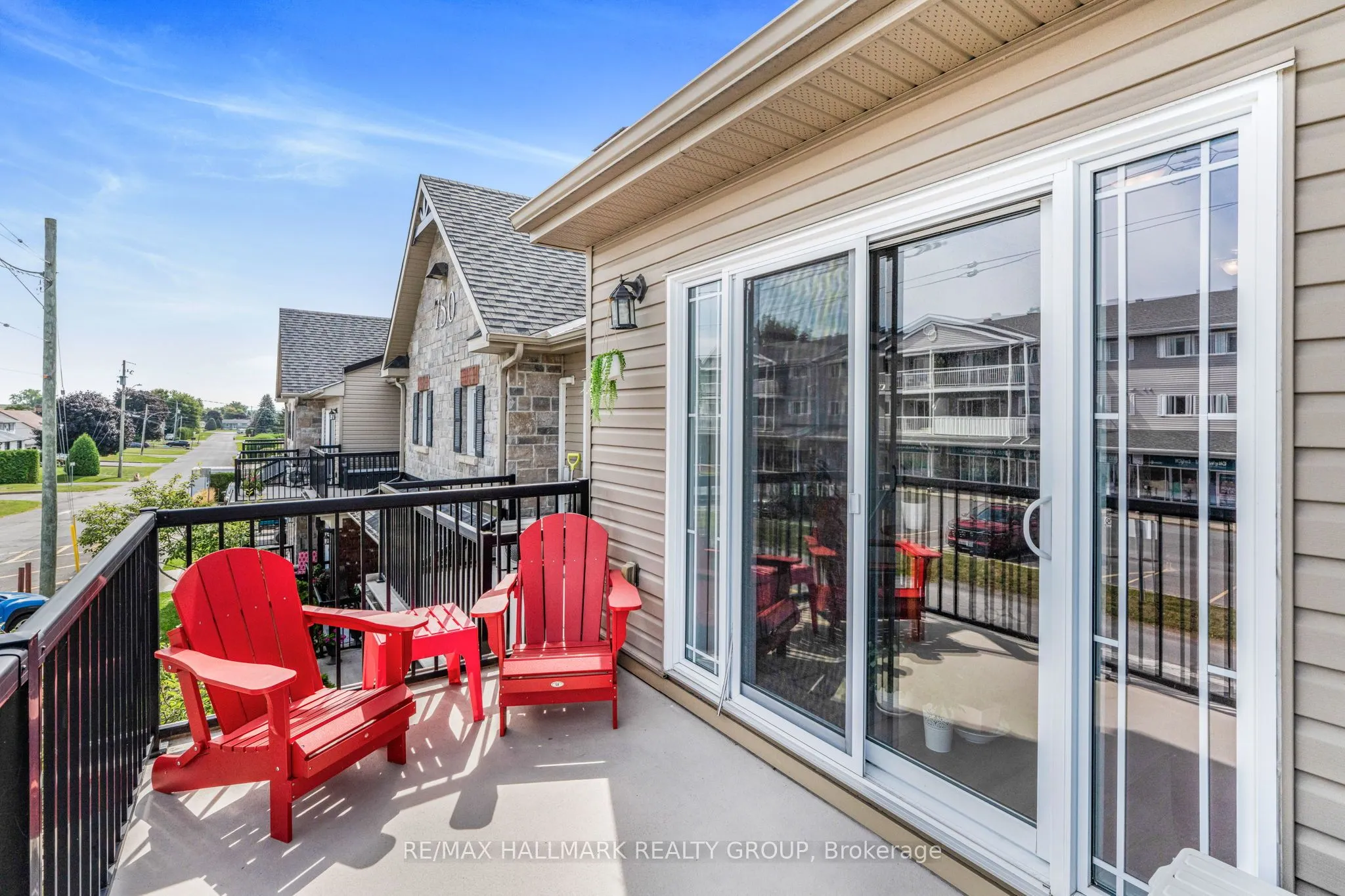 750 ST-JACQUES Street, #202