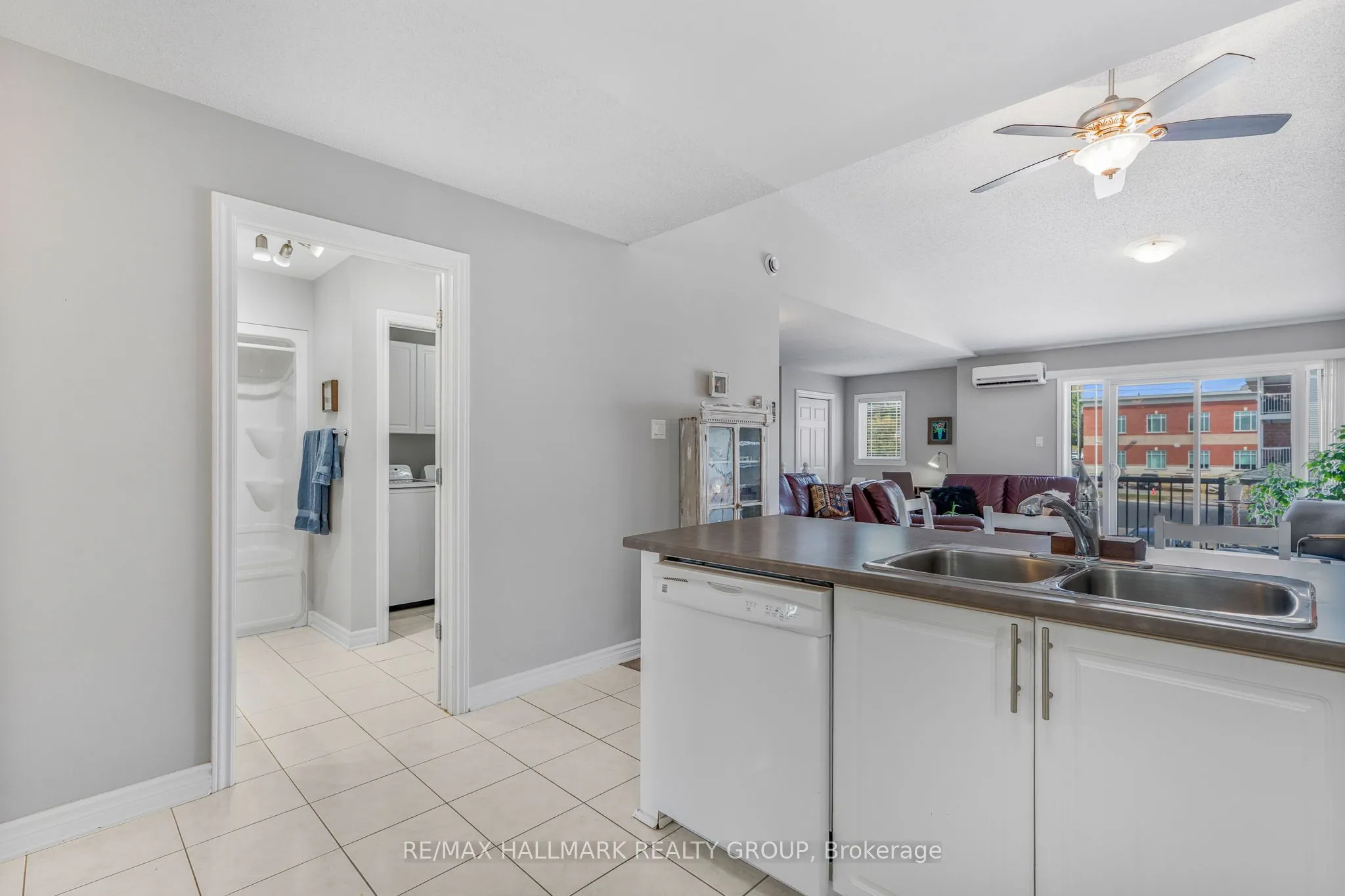 750 ST-JACQUES Street, #202