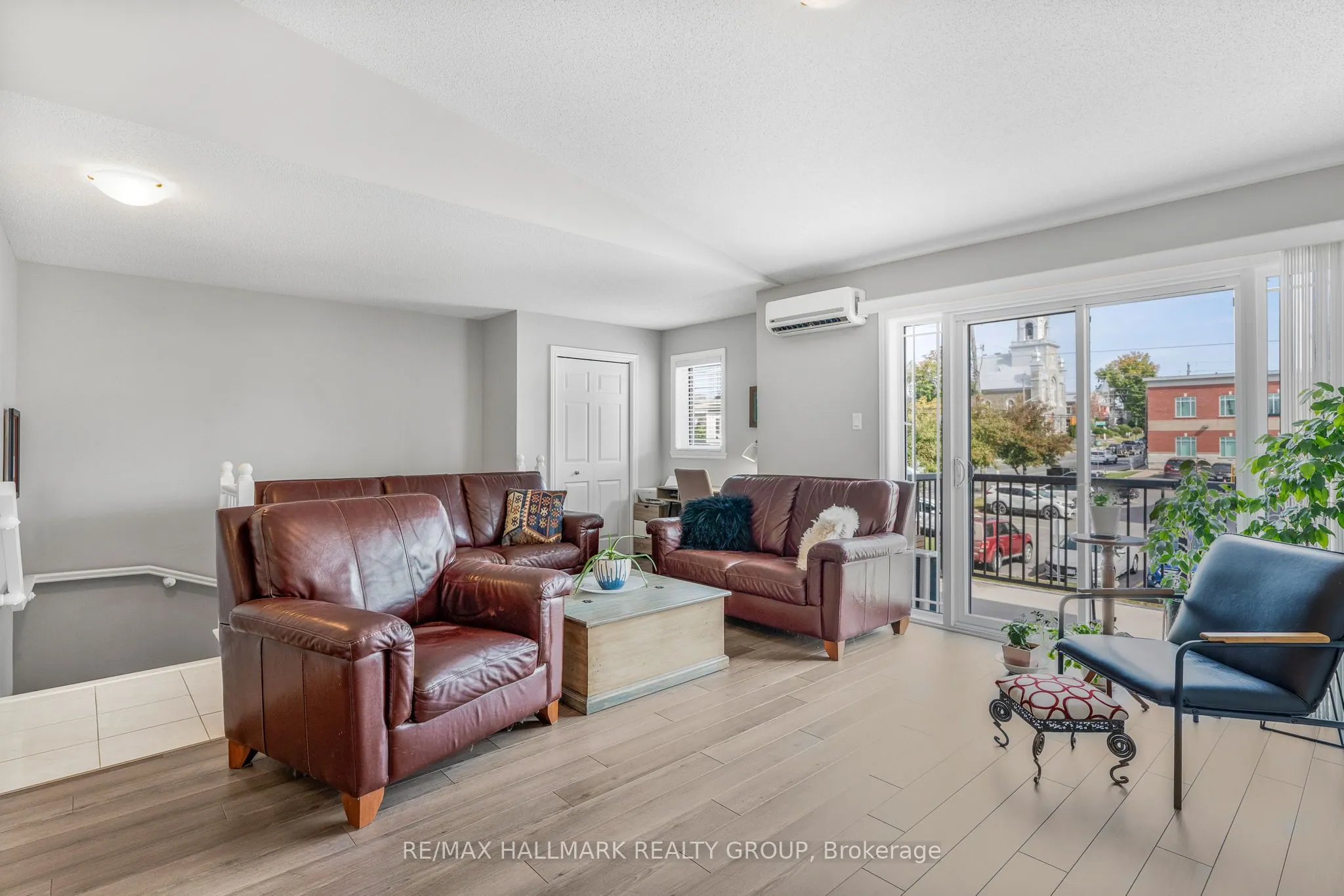 750 ST-JACQUES Street, #202