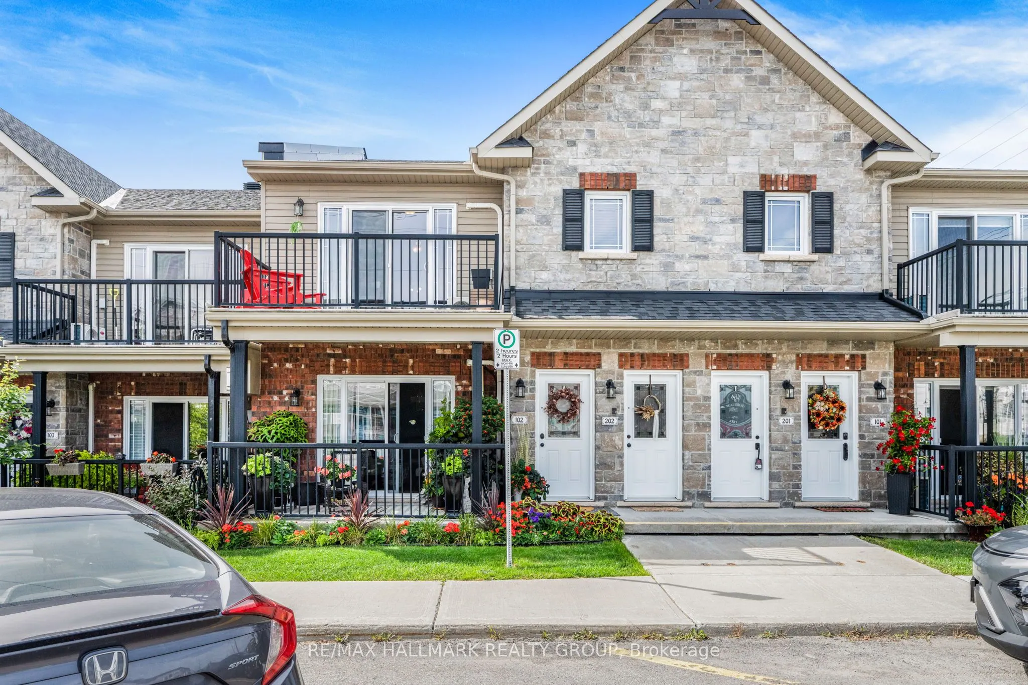 750 ST-JACQUES Street, #202