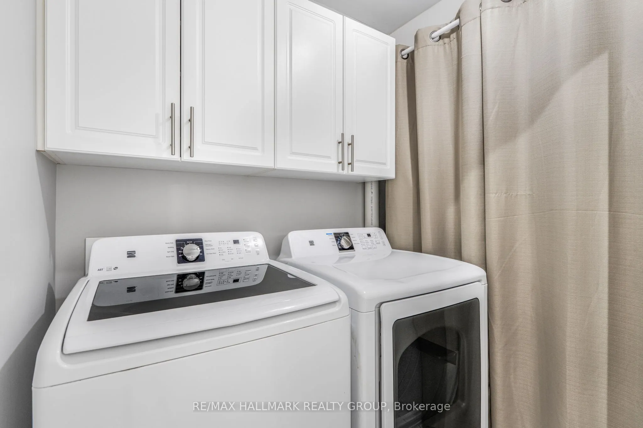 750 ST-JACQUES Street, #202