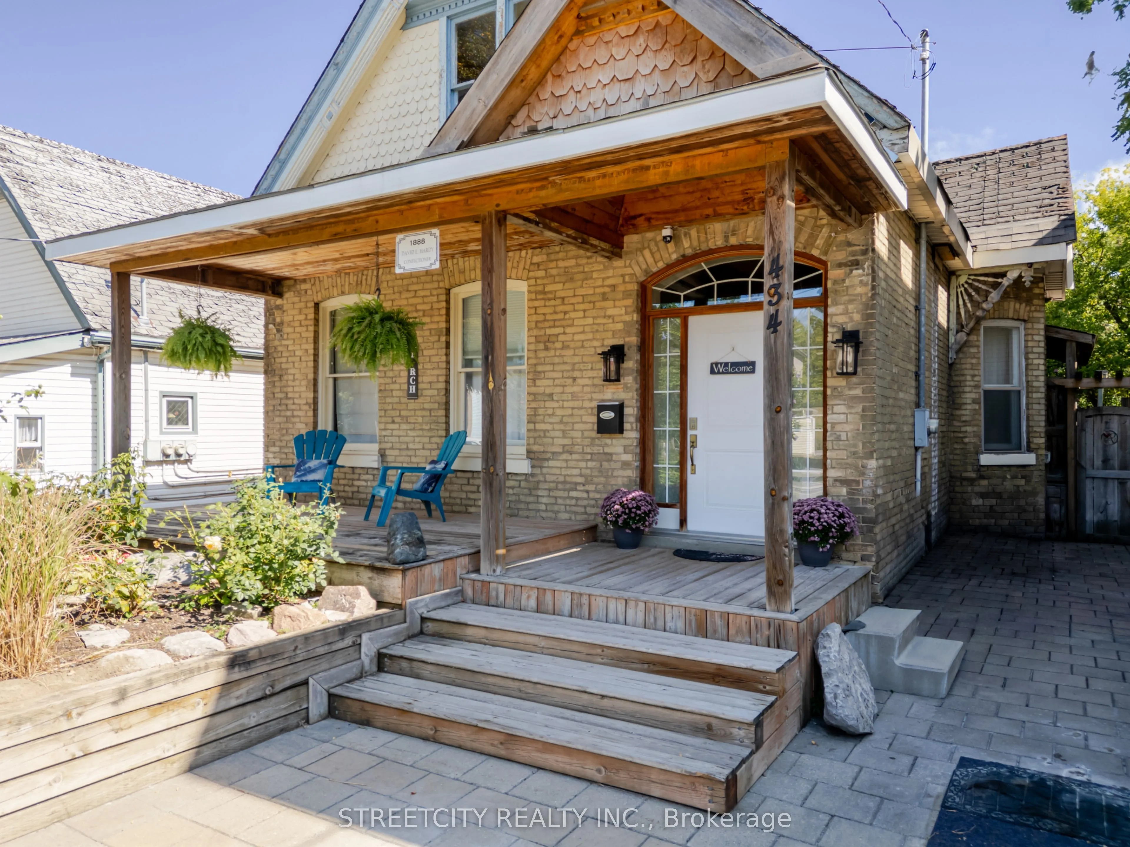 434 English Street