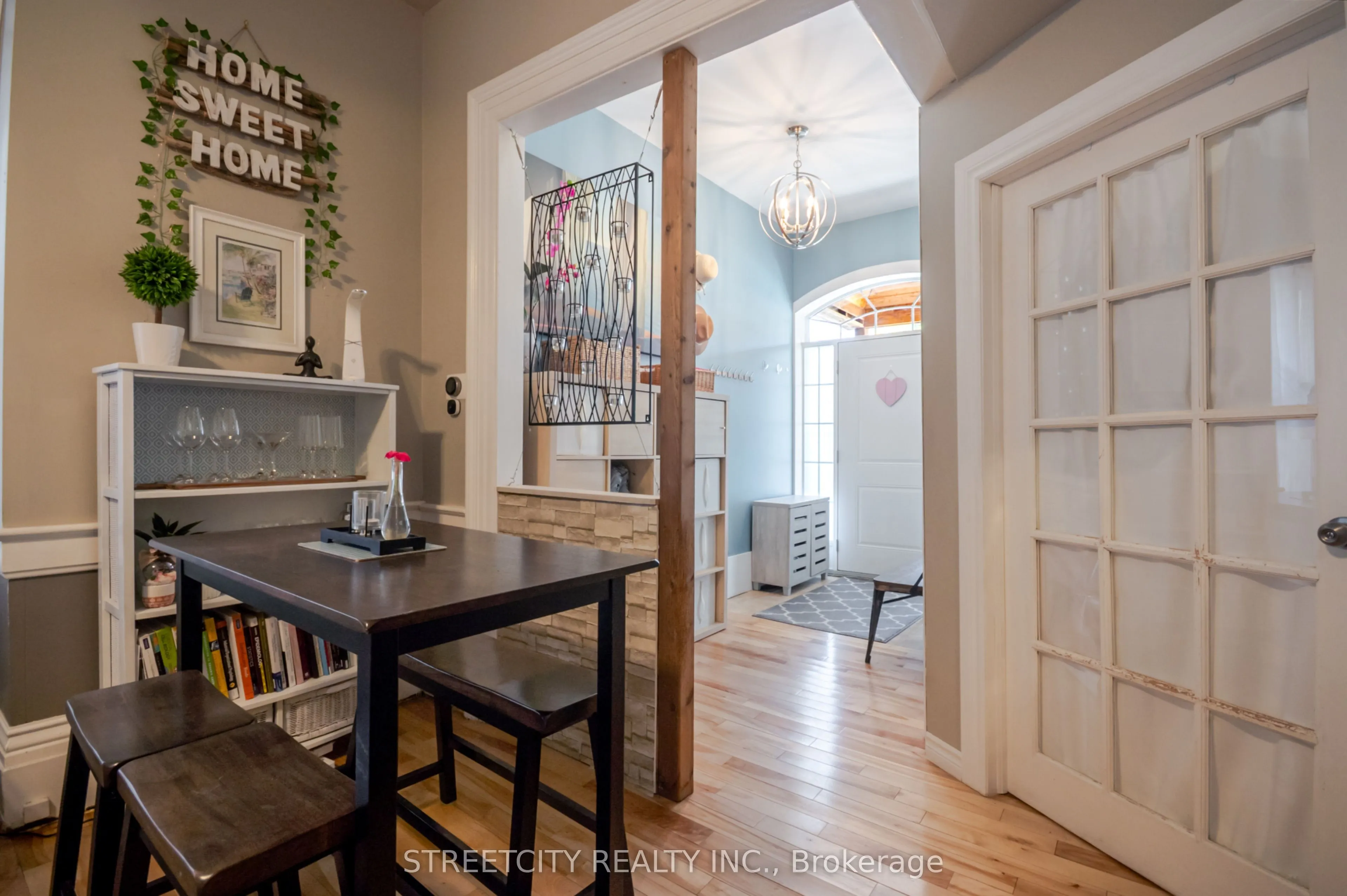 434 English Street