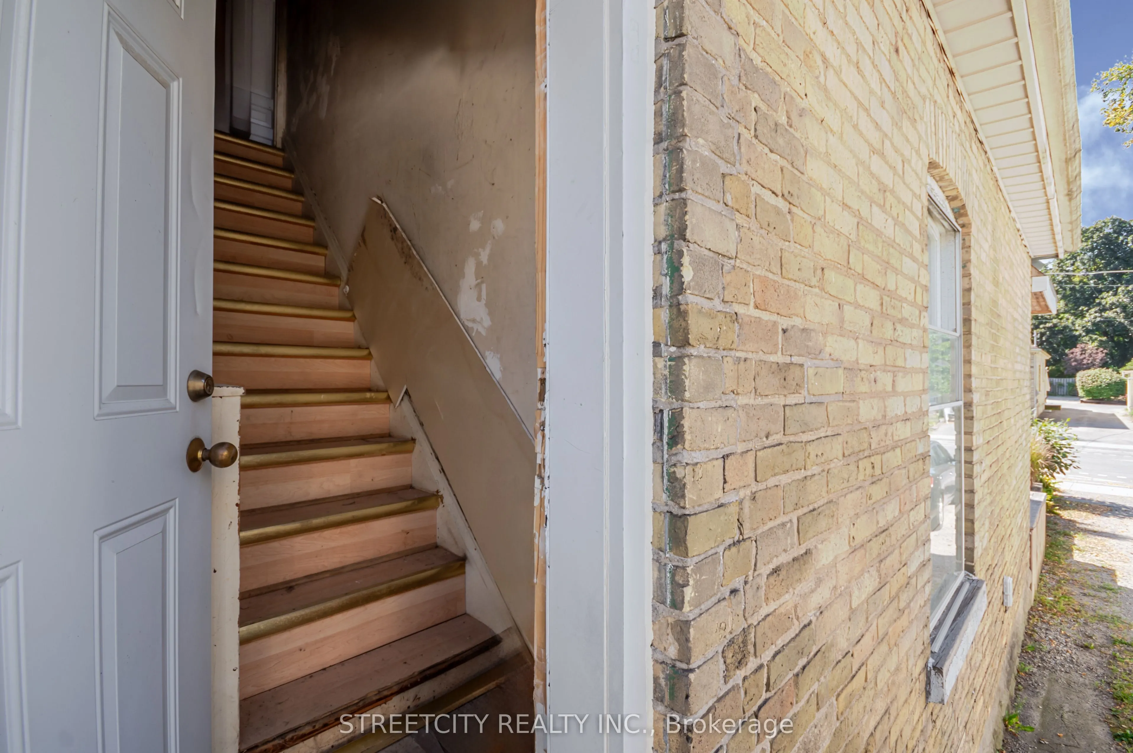 434 English Street