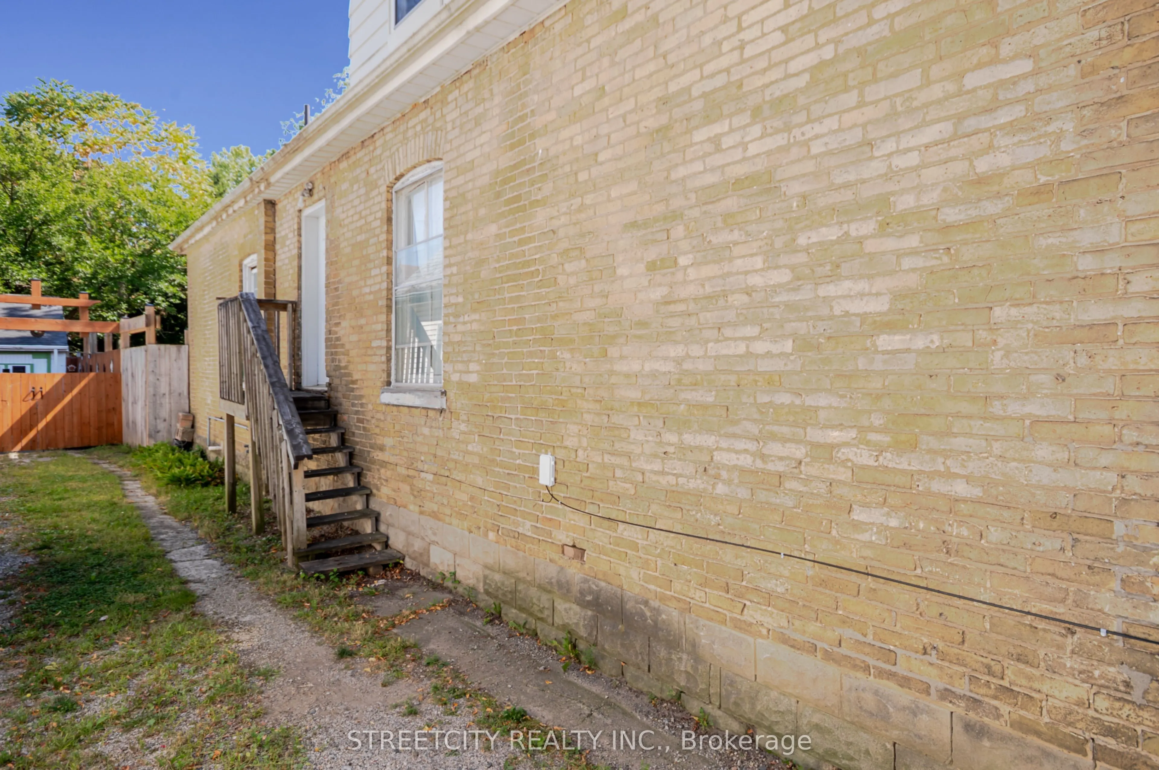 434 English Street