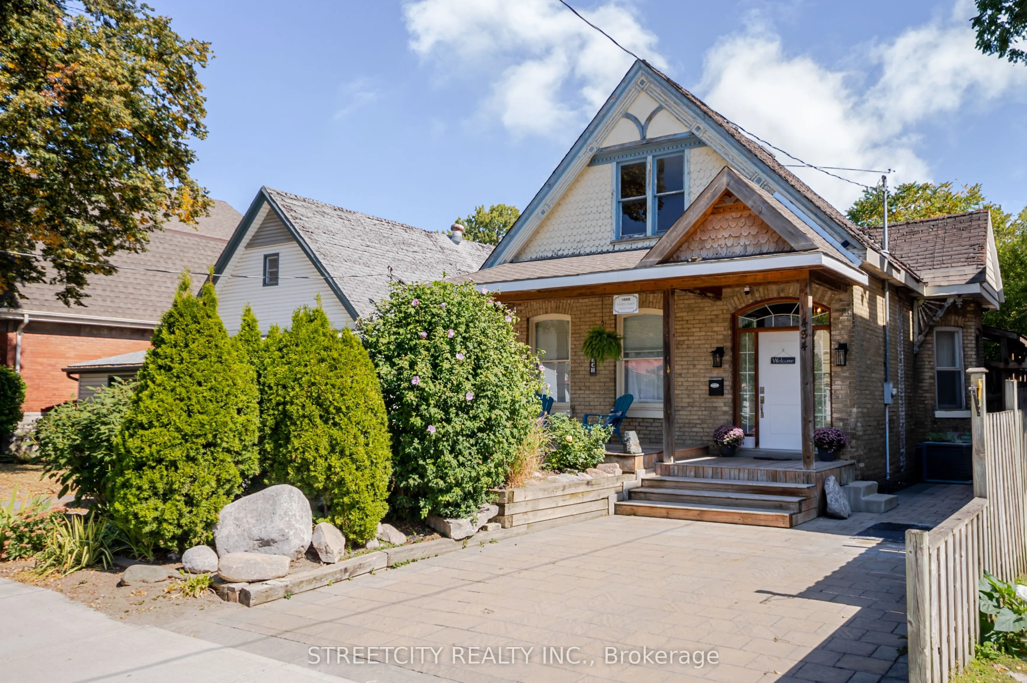 434 English Street
