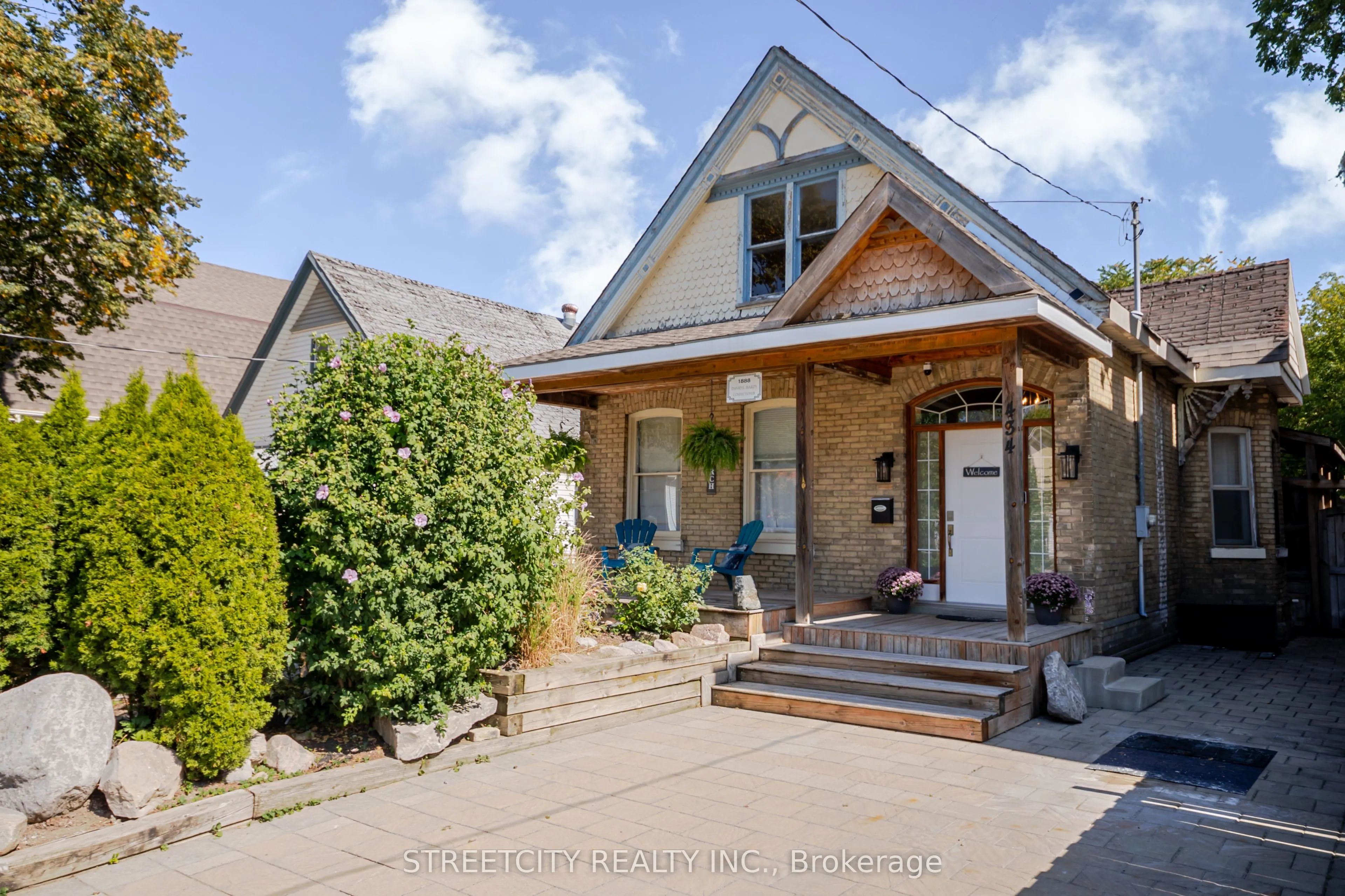 434 English Street