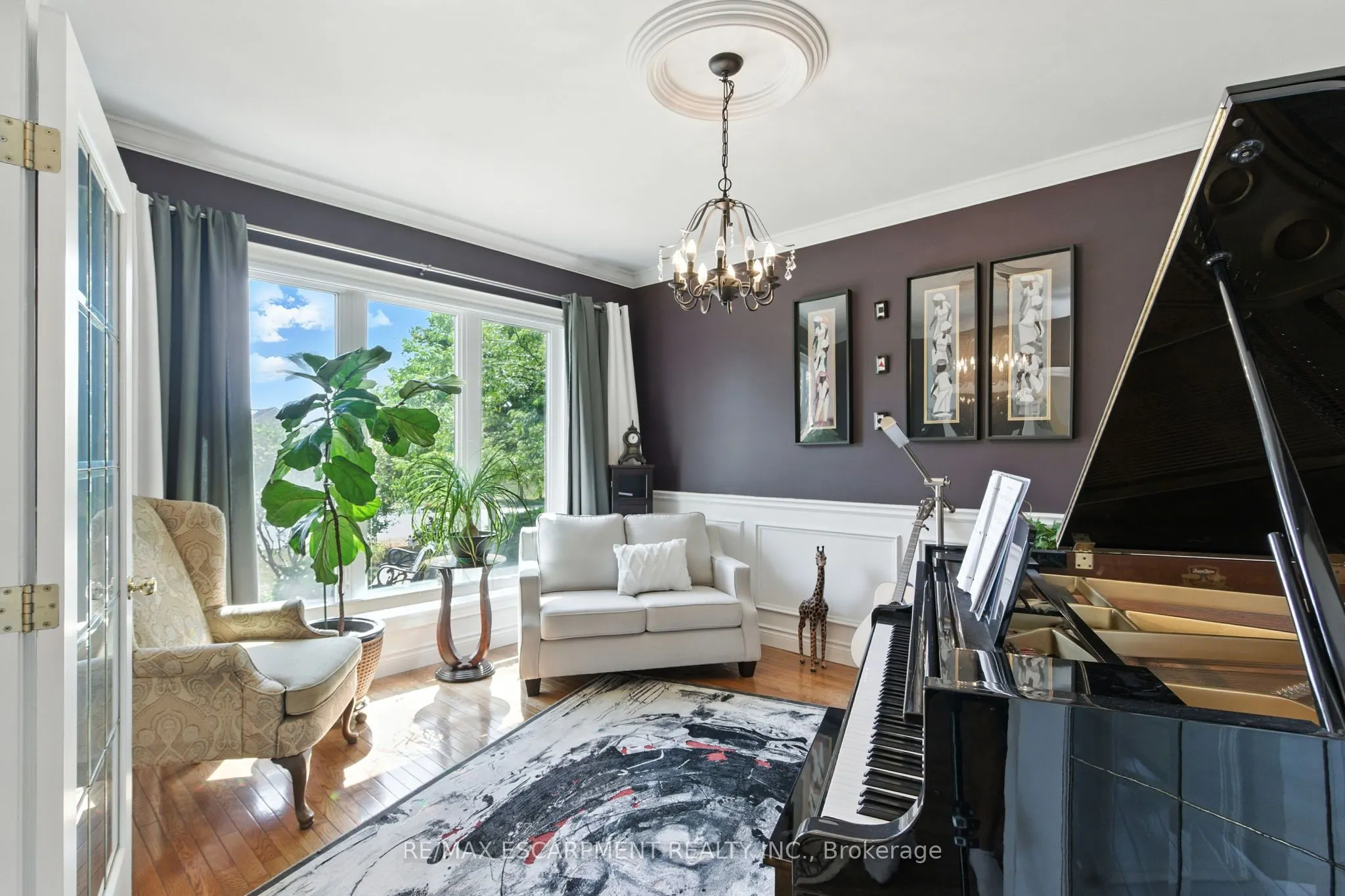 10 Featherstone Avenue