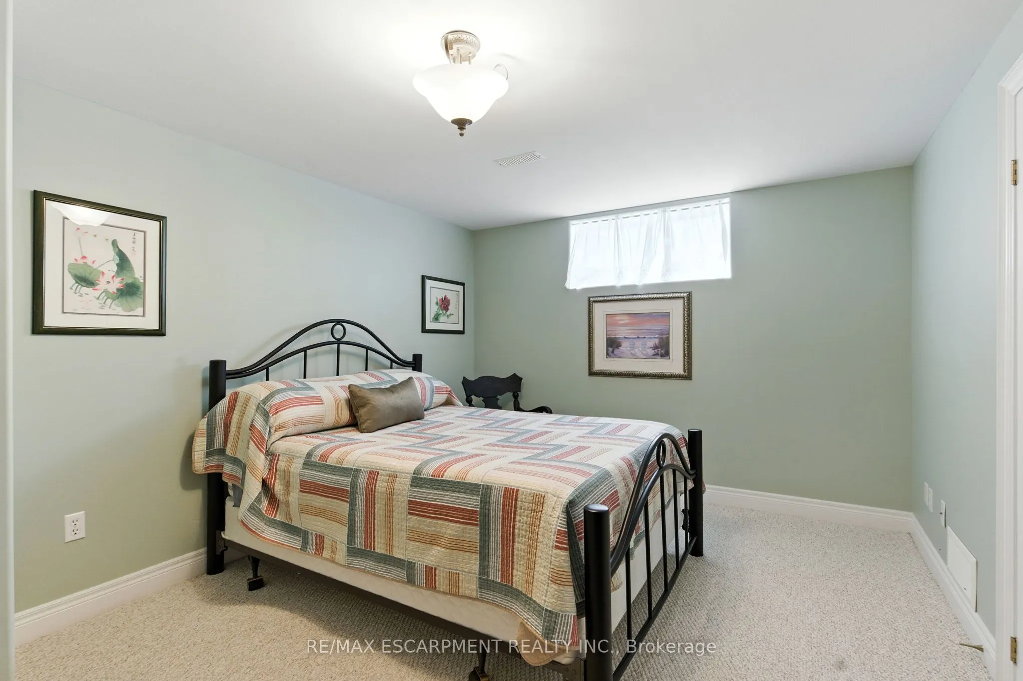 10 Featherstone Avenue